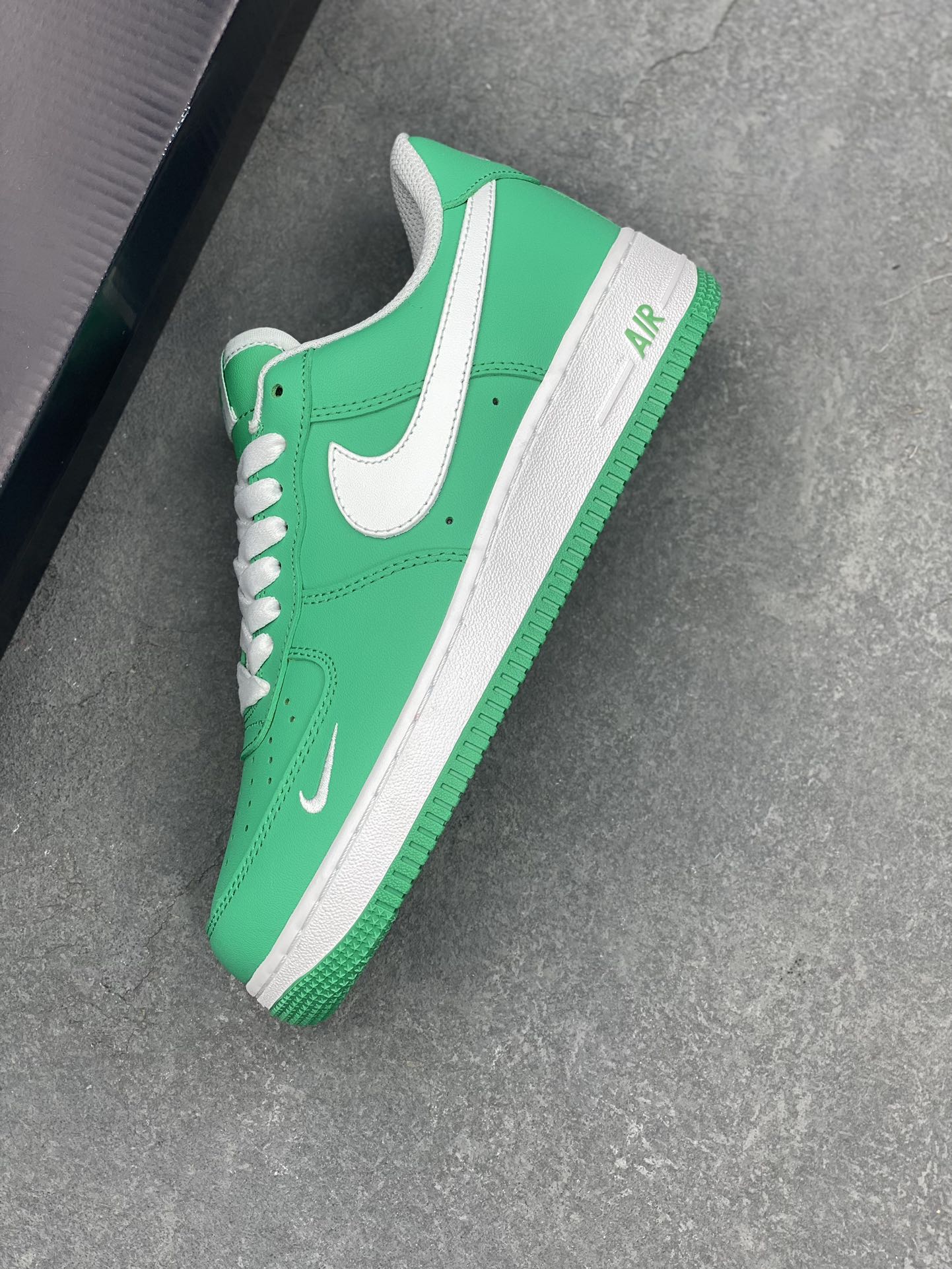 Nike Air Force 1 '07 Low "Green" Limited Edition Sneakers - All Sizes 8 i1734108234 1899 0