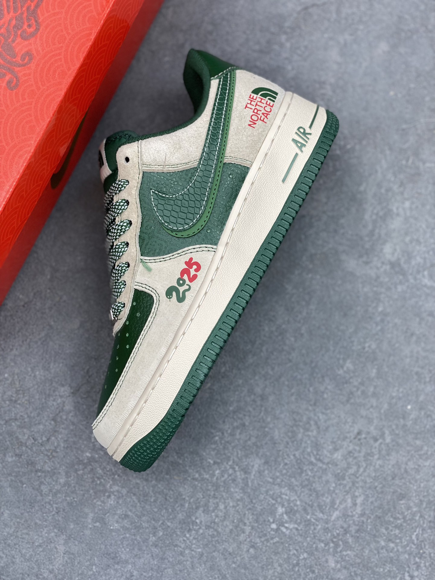 Nike Air Force 1 '07 Low The North Face Collab Green Snake Sneakers 8 i1735160489 1435 5