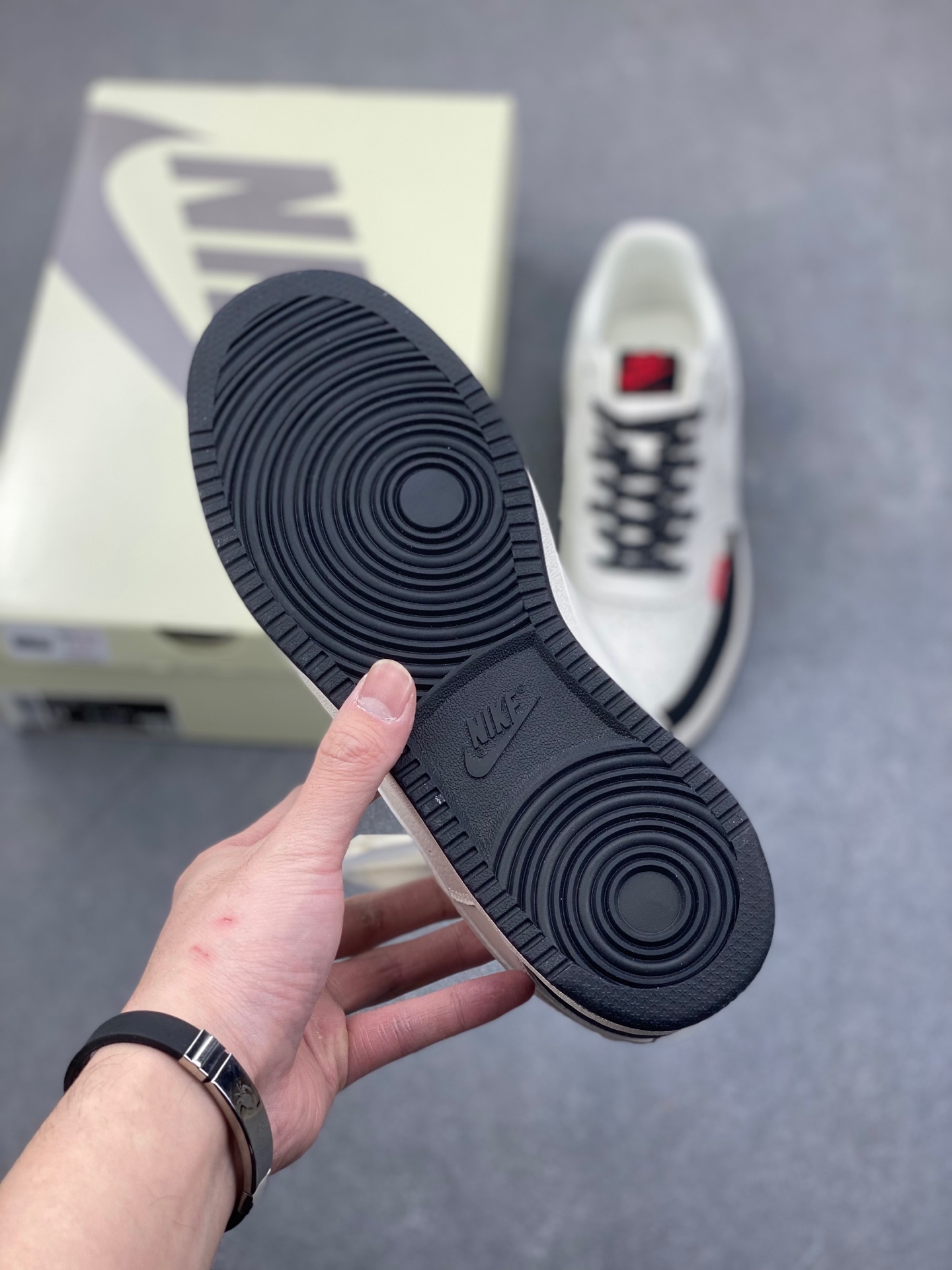 Nike Ebernon Low PRM Sneakers - Supreme Collaboration, Comfortable and Stylish 6 i1736369076769 9369 0 5