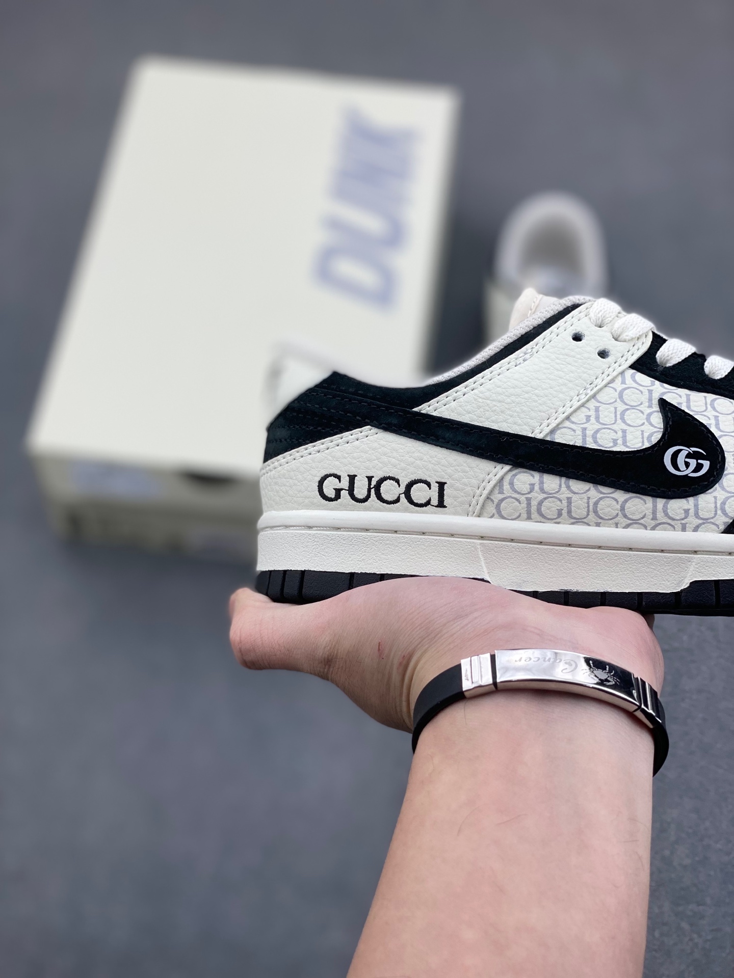 Nike SB Dunk Low Custom Anniversary Edition Sneakers with Gucci Accents 6 i1736370142411 9710 0 4