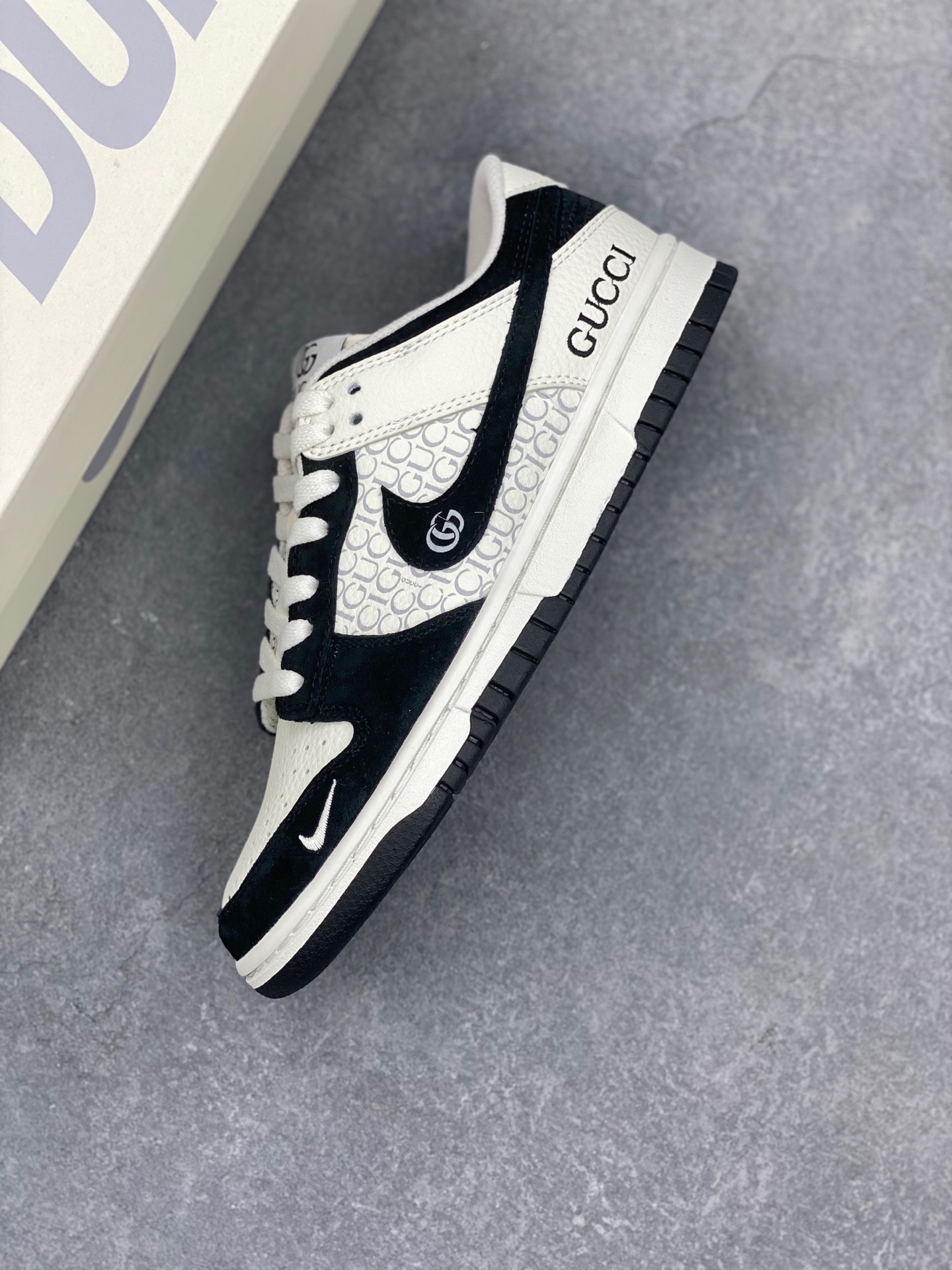 Nike SB Dunk Low Custom Anniversary Edition Sneakers with Gucci Accents 8 i1736370144001 839 0 6