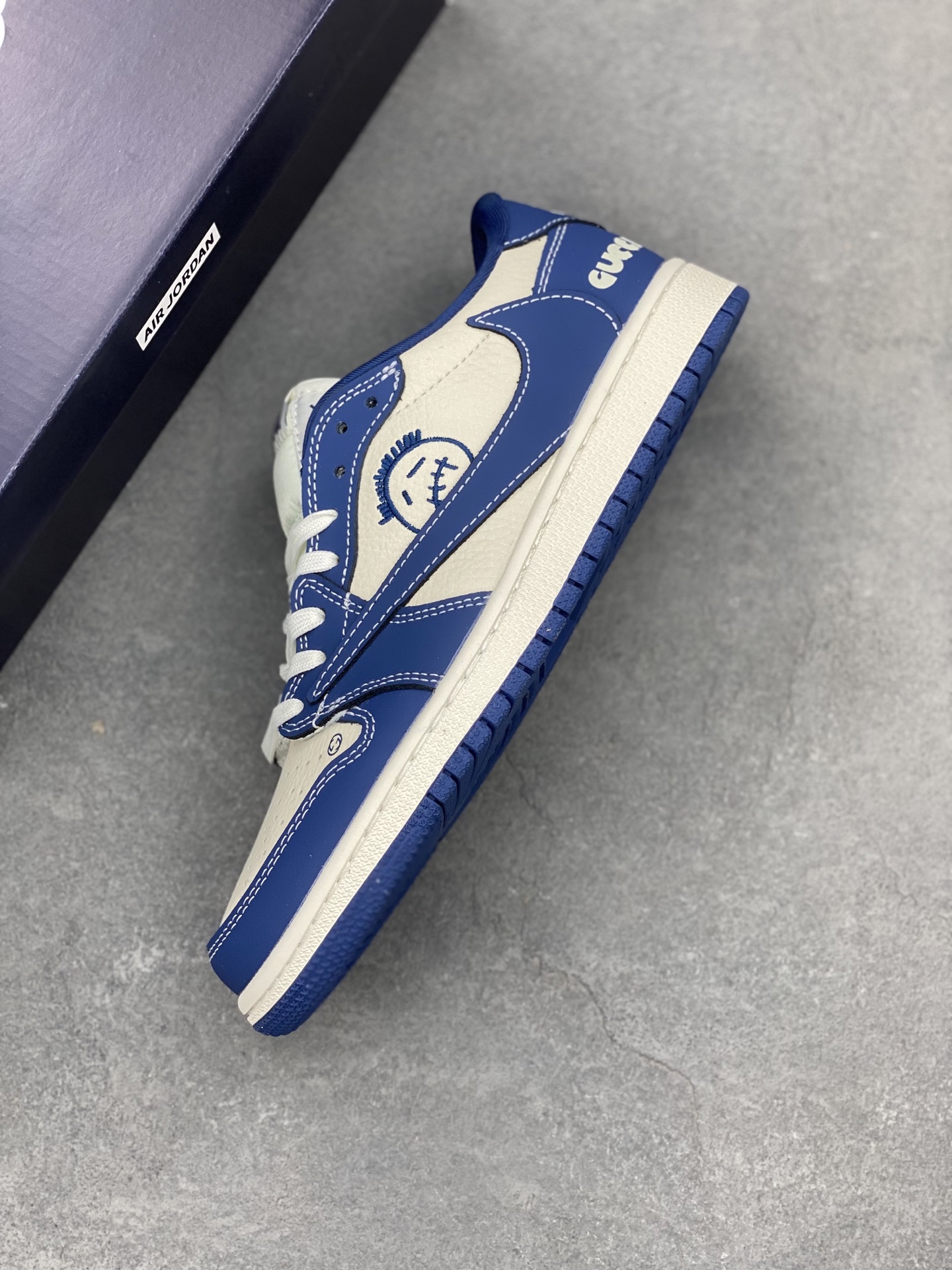 Travis Scott x Fragment Design x Air Jordan 1 Low OG SP - Premium Sneakers 8 i1742838241821 3333 0 6