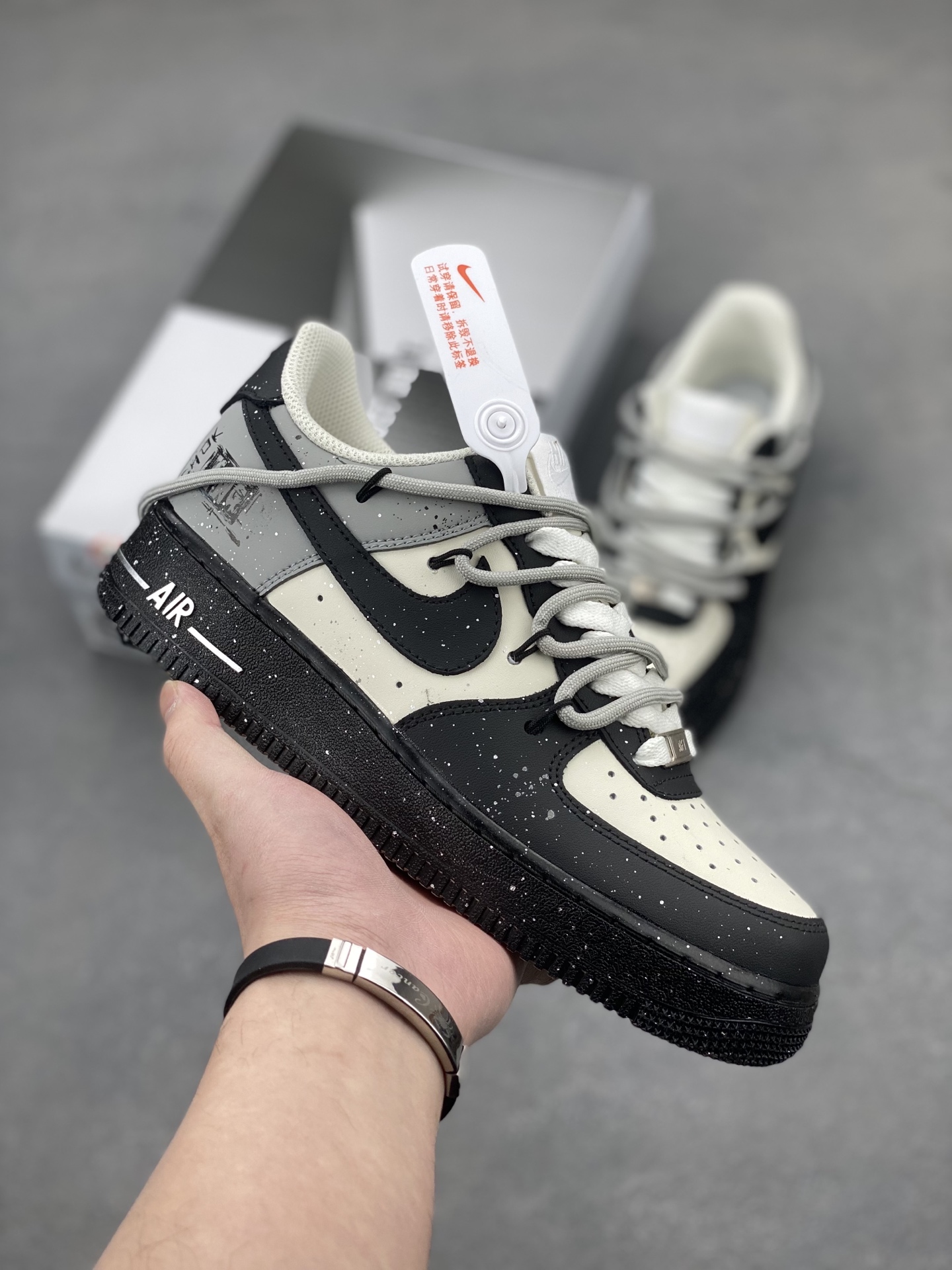 Nike Air Force 1 '07 Low Black and White Sneakers Limited Edition 2 i1743437016311 4937 0 0