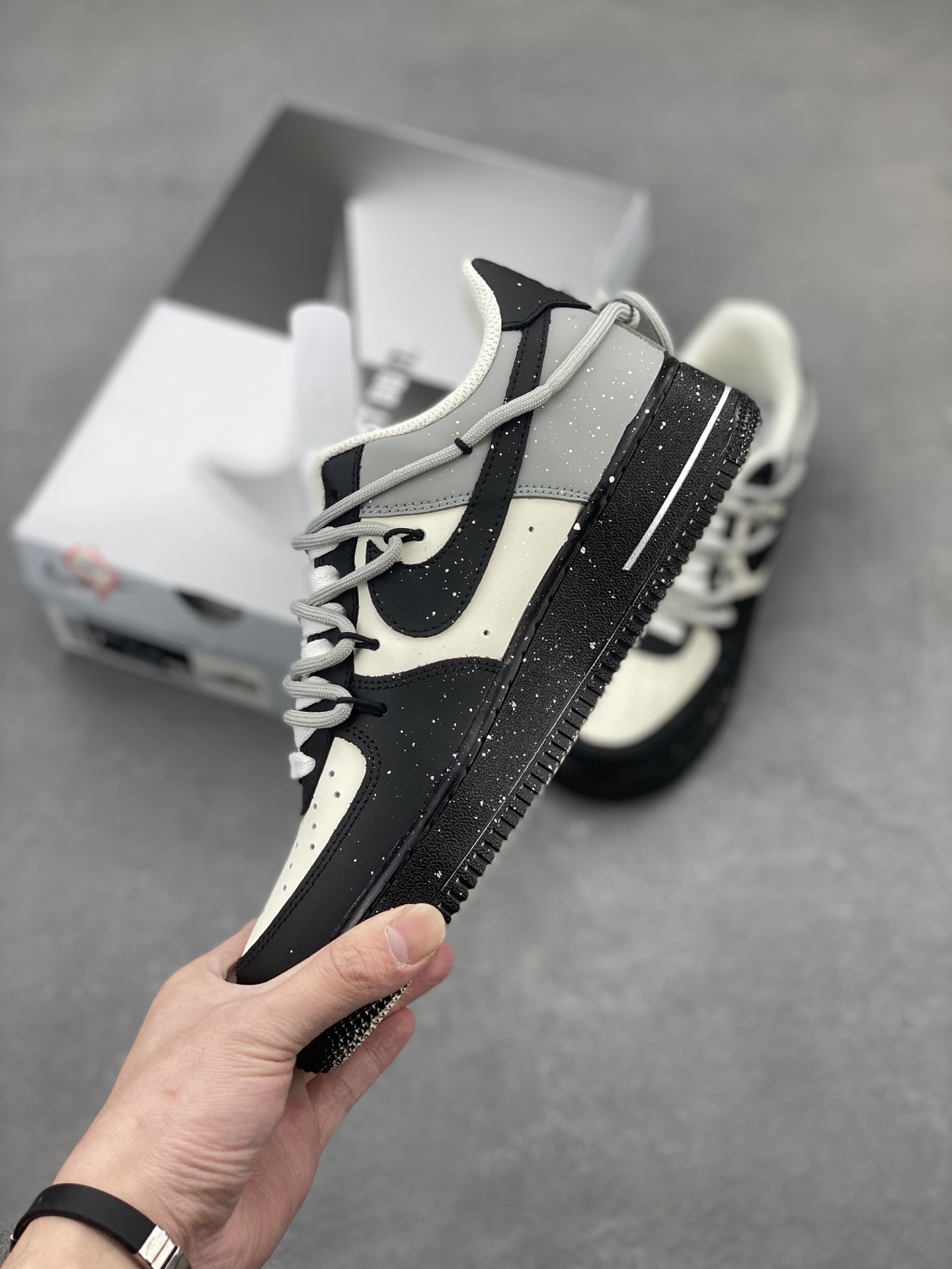 Nike Air Force 1 '07 Low Black and White Sneakers Limited Edition 4 i1743437017846 5613 0 2