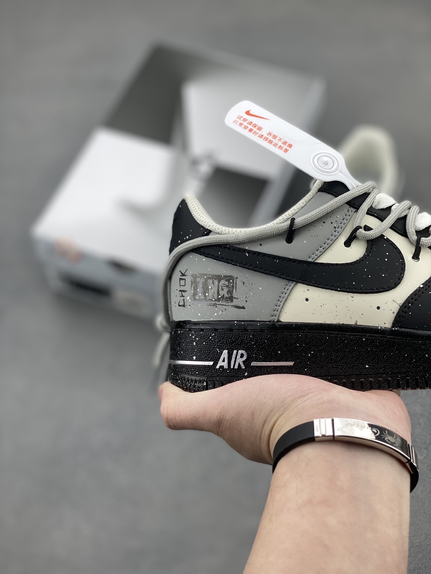 Nike Air Force 1 '07 Low Black and White Sneakers Limited Edition 6 i1743437018310 9488 0 4