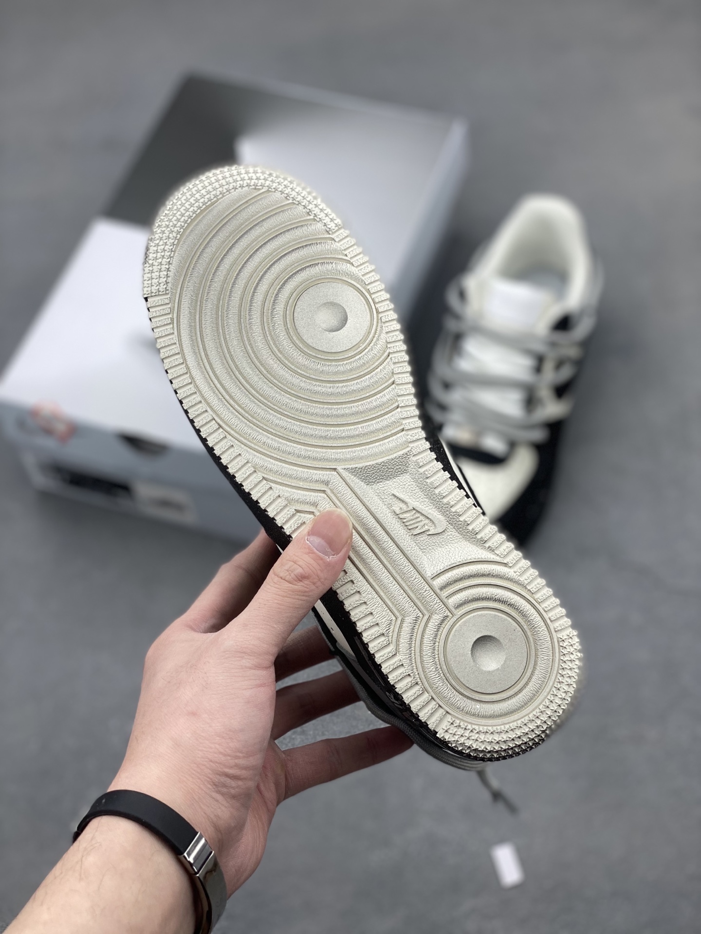 Nike Air Force 1 '07 Low Black and White Sneakers Limited Edition 7 i1743437025692 6615 0 5