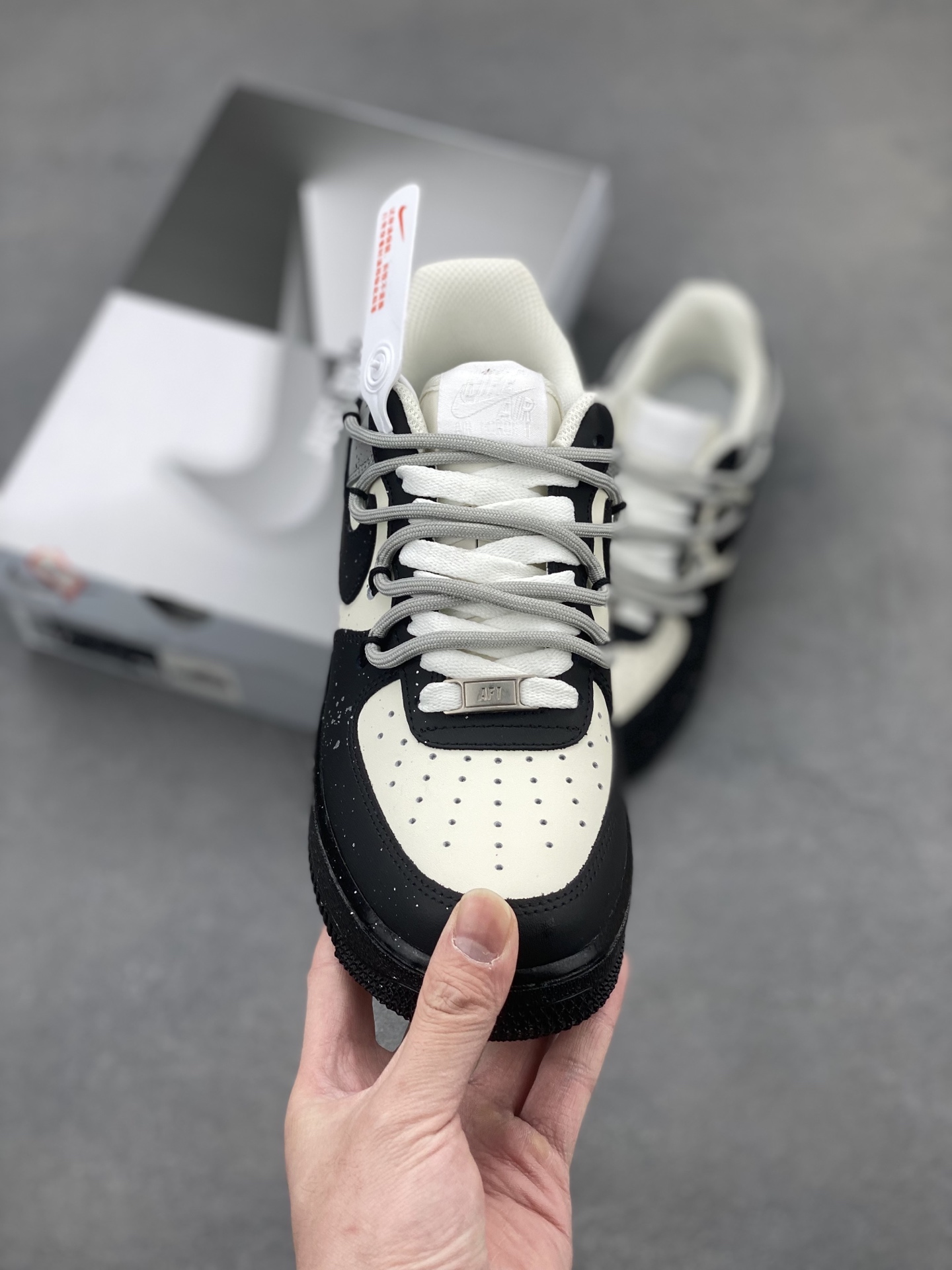 Nike Air Force 1 '07 Low Black and White Sneakers Limited Edition 3 i1743437026898 4518 0 1