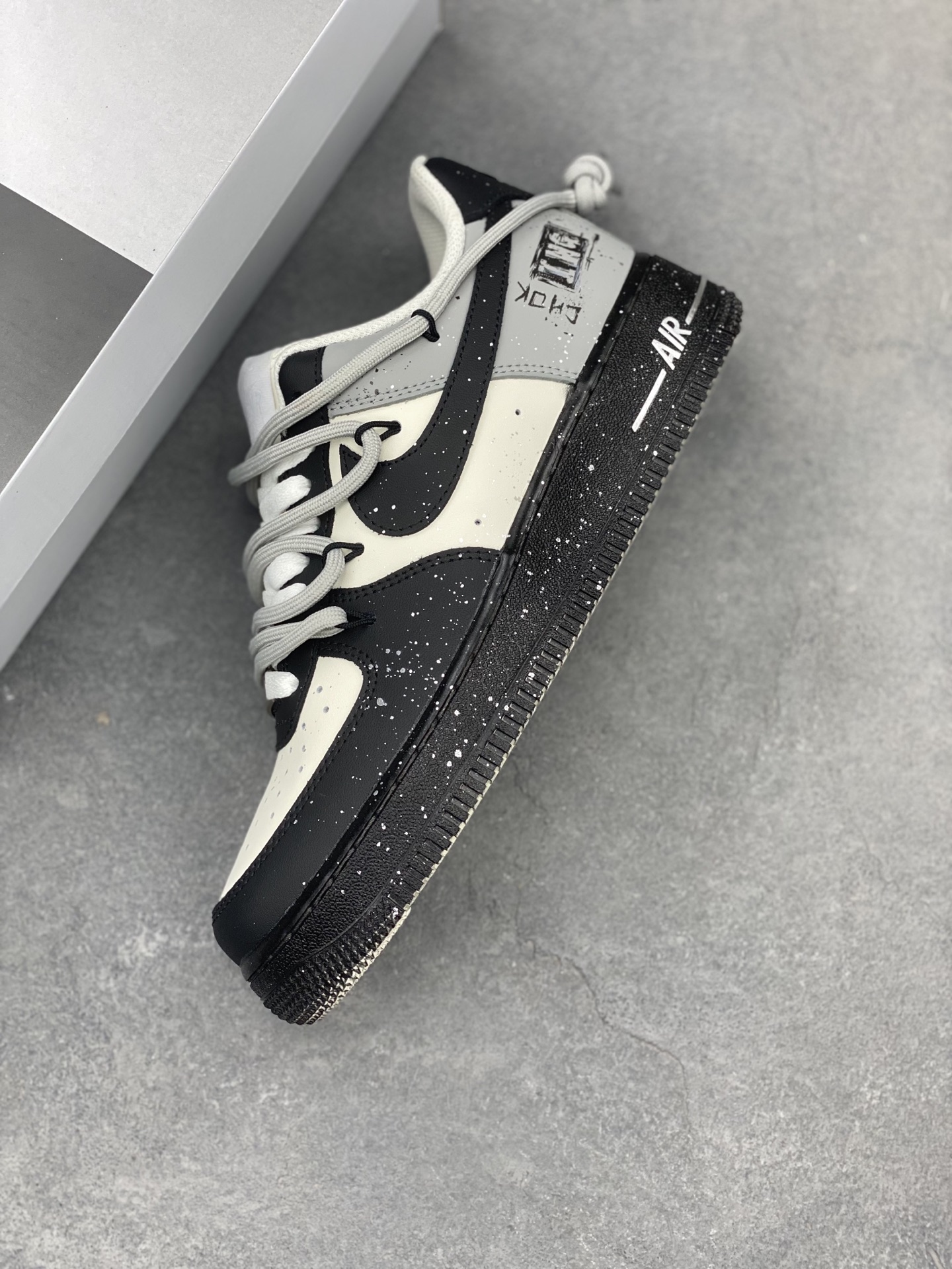 Nike Air Force 1 '07 Low Black and White Sneakers Limited Edition 8 i1743437027833 5579 0 6
