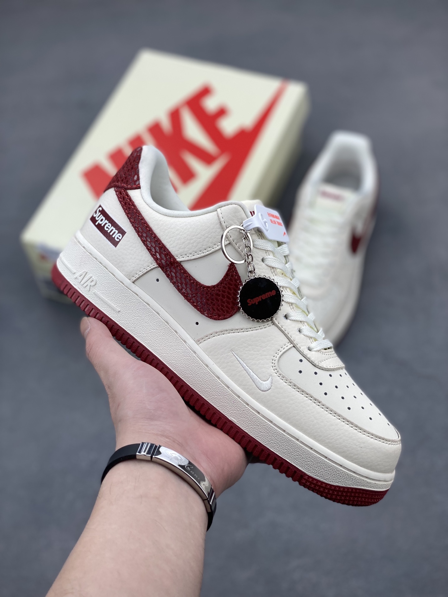 Nike Air Force 1 '07 Low Supreme Sneakers - Limited Edition Shoes 2 i1744134648571 3322 0 0