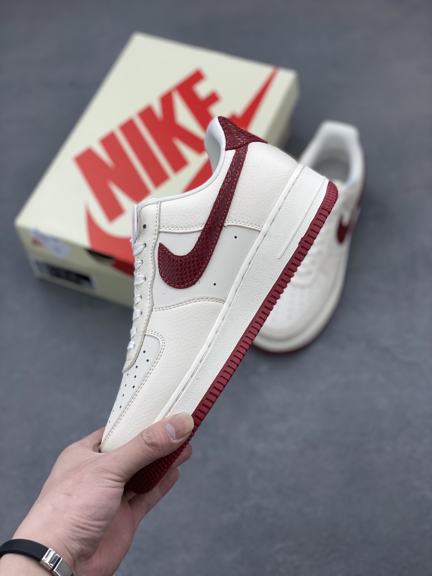 Nike Air Force 1 '07 Low Supreme Sneakers - Limited Edition Shoes 4 i1744134649619 6937 0 2