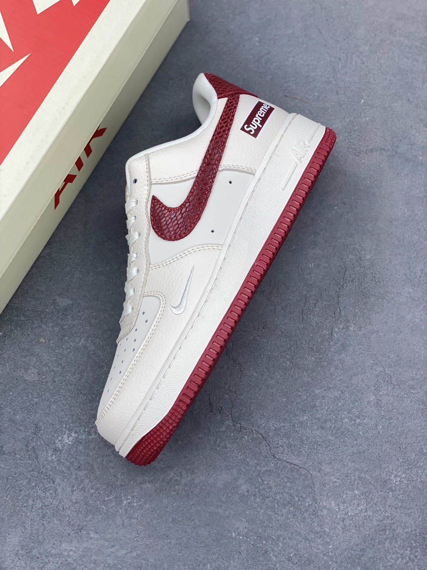 Nike Air Force 1 '07 Low Supreme Sneakers - Limited Edition Shoes 8 i1744134649749 6507 0 6