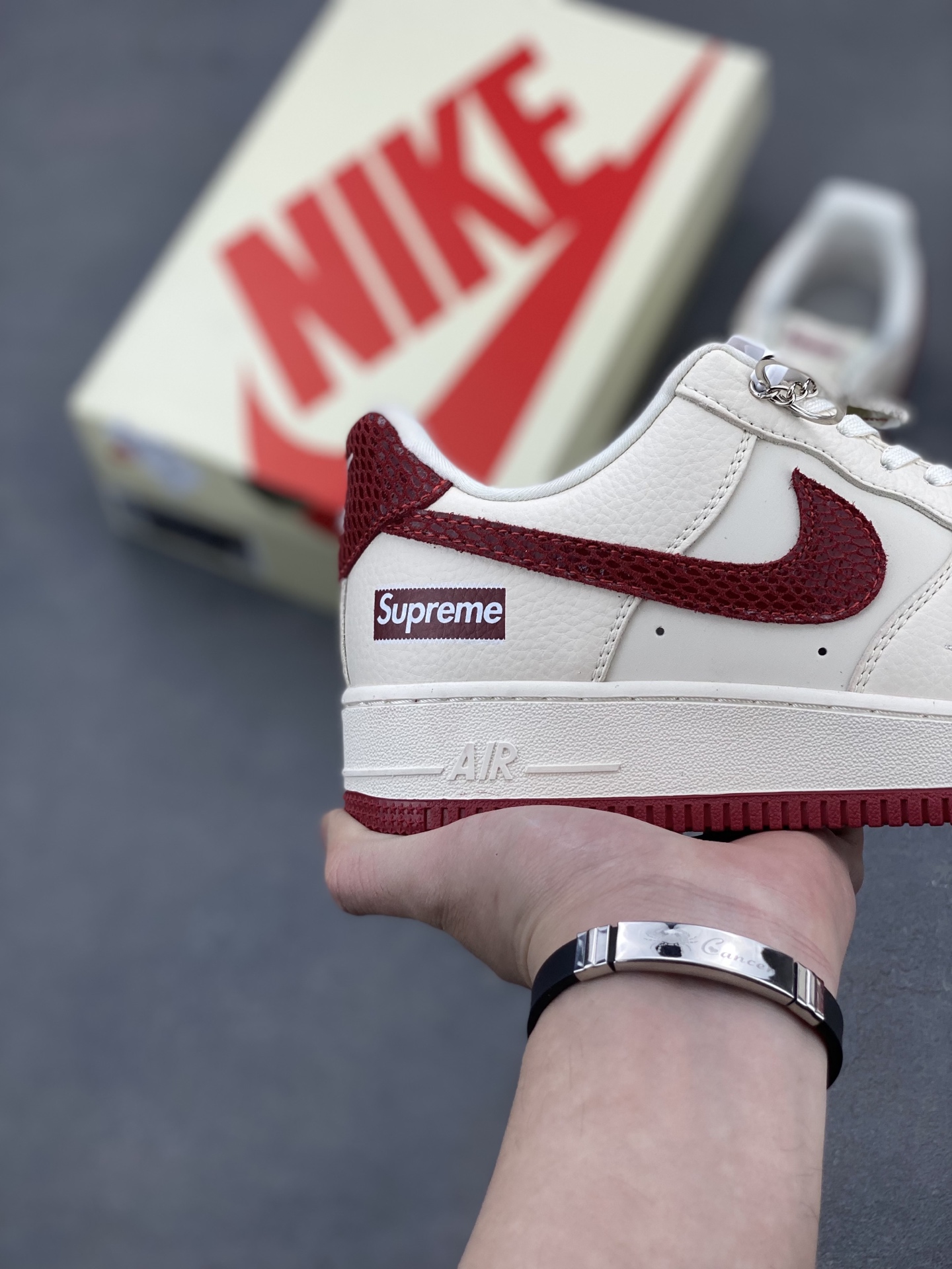 Nike Air Force 1 '07 Low Supreme Sneakers - Limited Edition Shoes 6 i1744134650309 2052 0 4