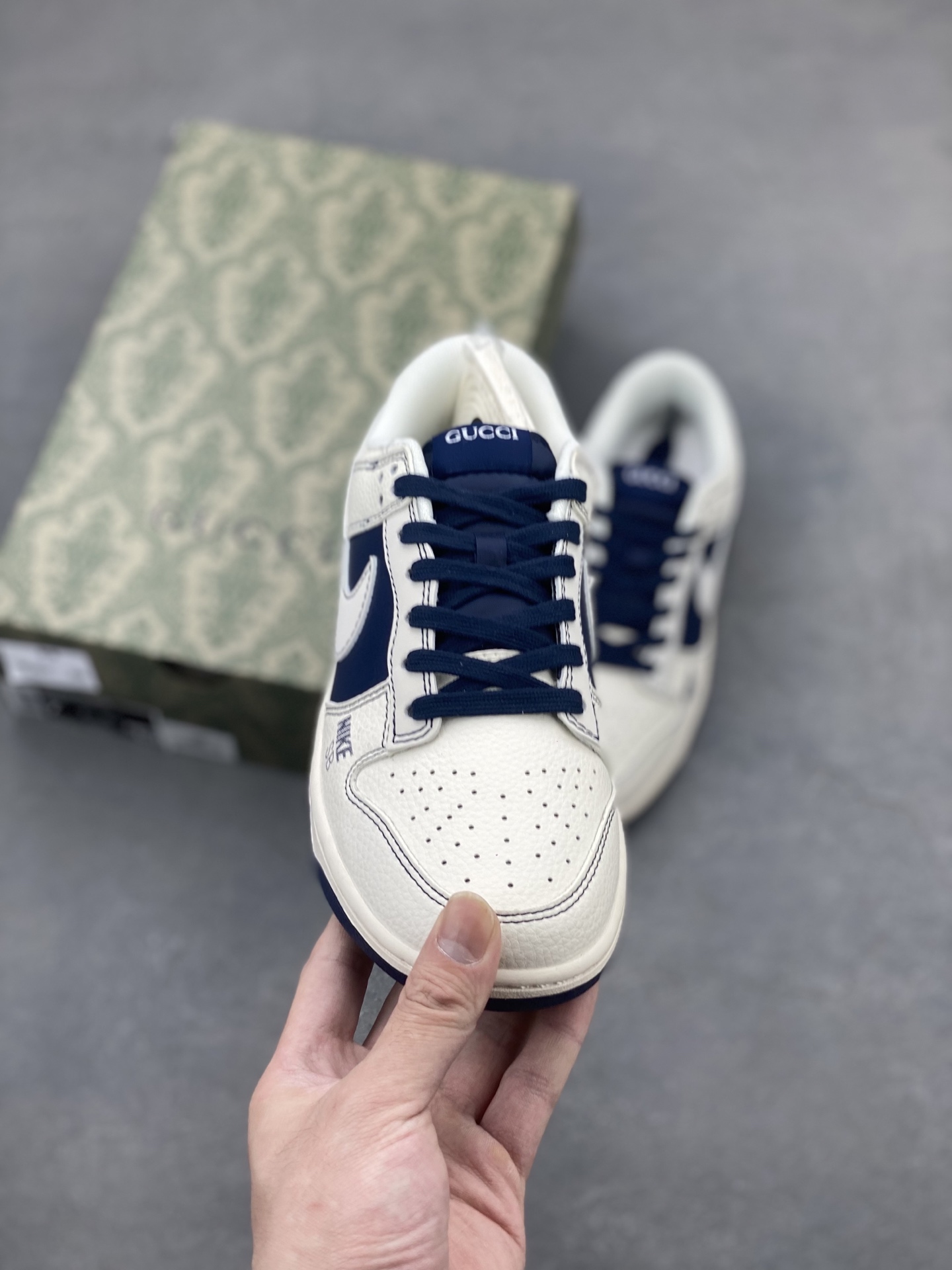 Nike SB Dunk Low x Gucci White Blue - Premium Quality, Excellent Feel 3 i1746907260612 9363 0 1