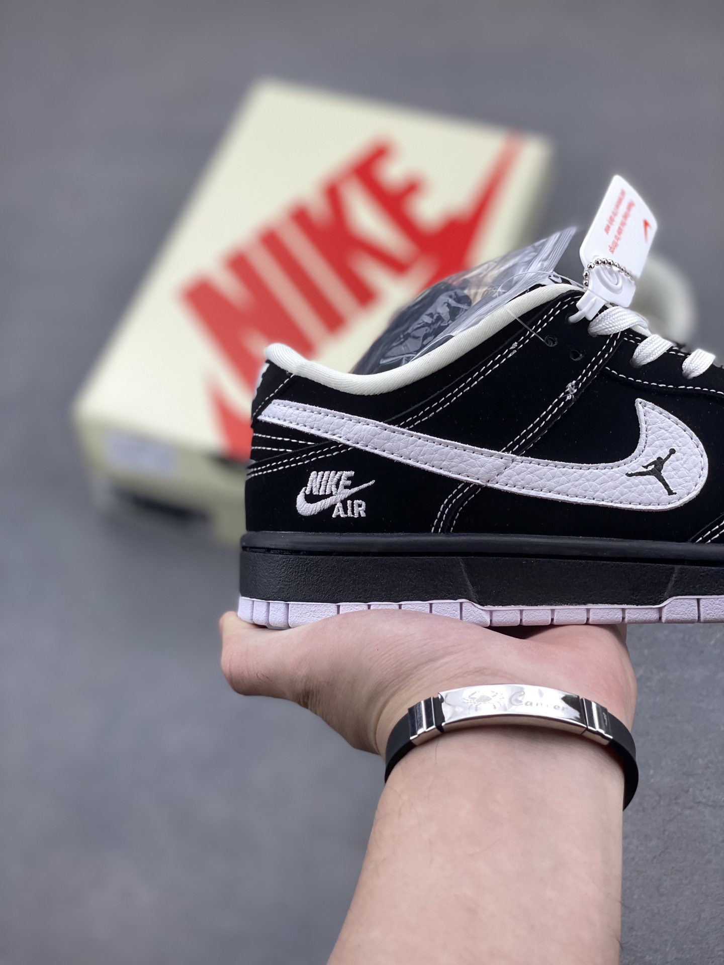 Nike SB Dunk Low x Supreme Black White Sneaker - Premium Quality 6 i1749141135617 2610 0 4