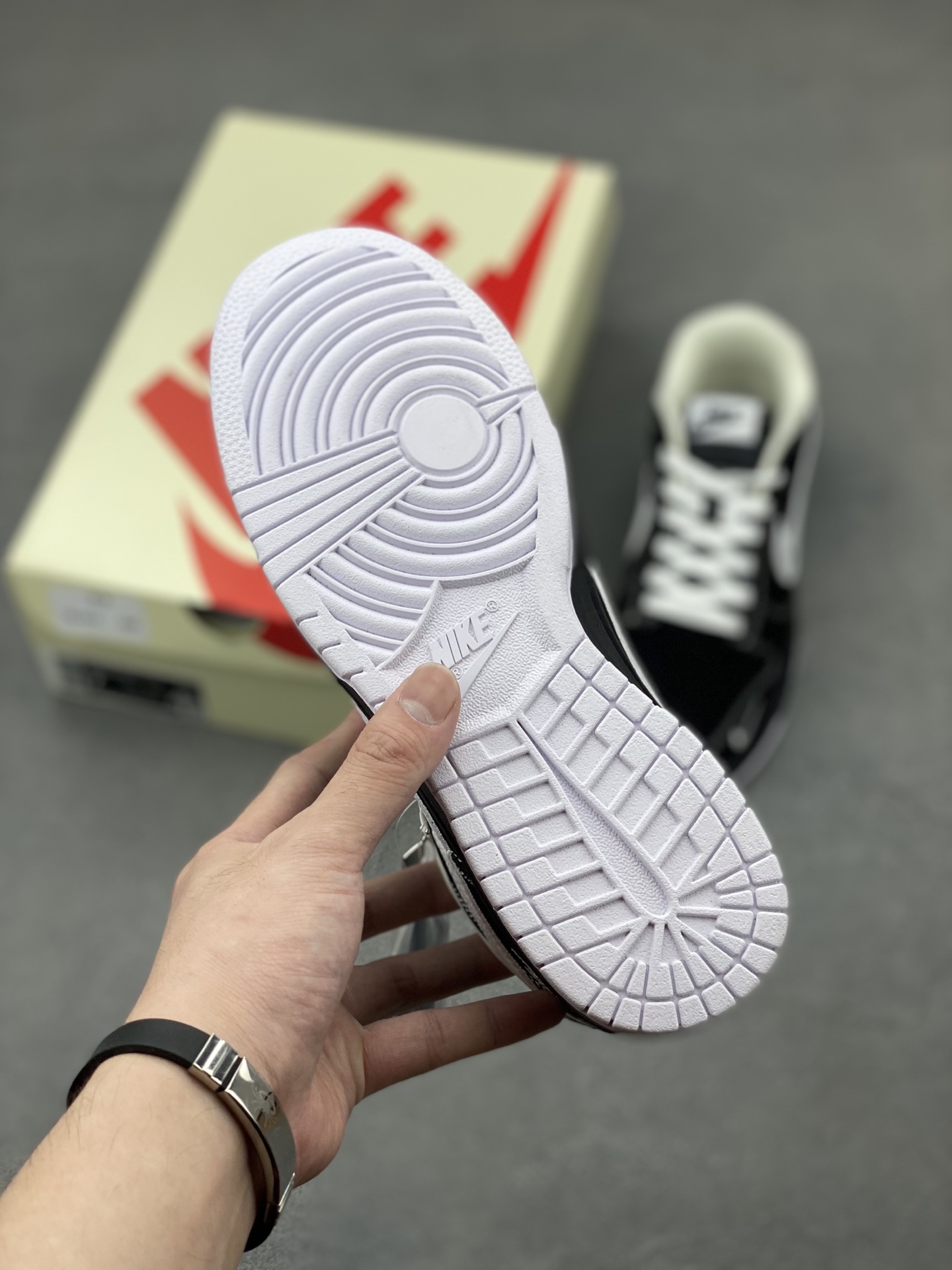 Nike SB Dunk Low x Supreme Black White Sneaker - Premium Quality 7 i1749141135941 9405 0 5