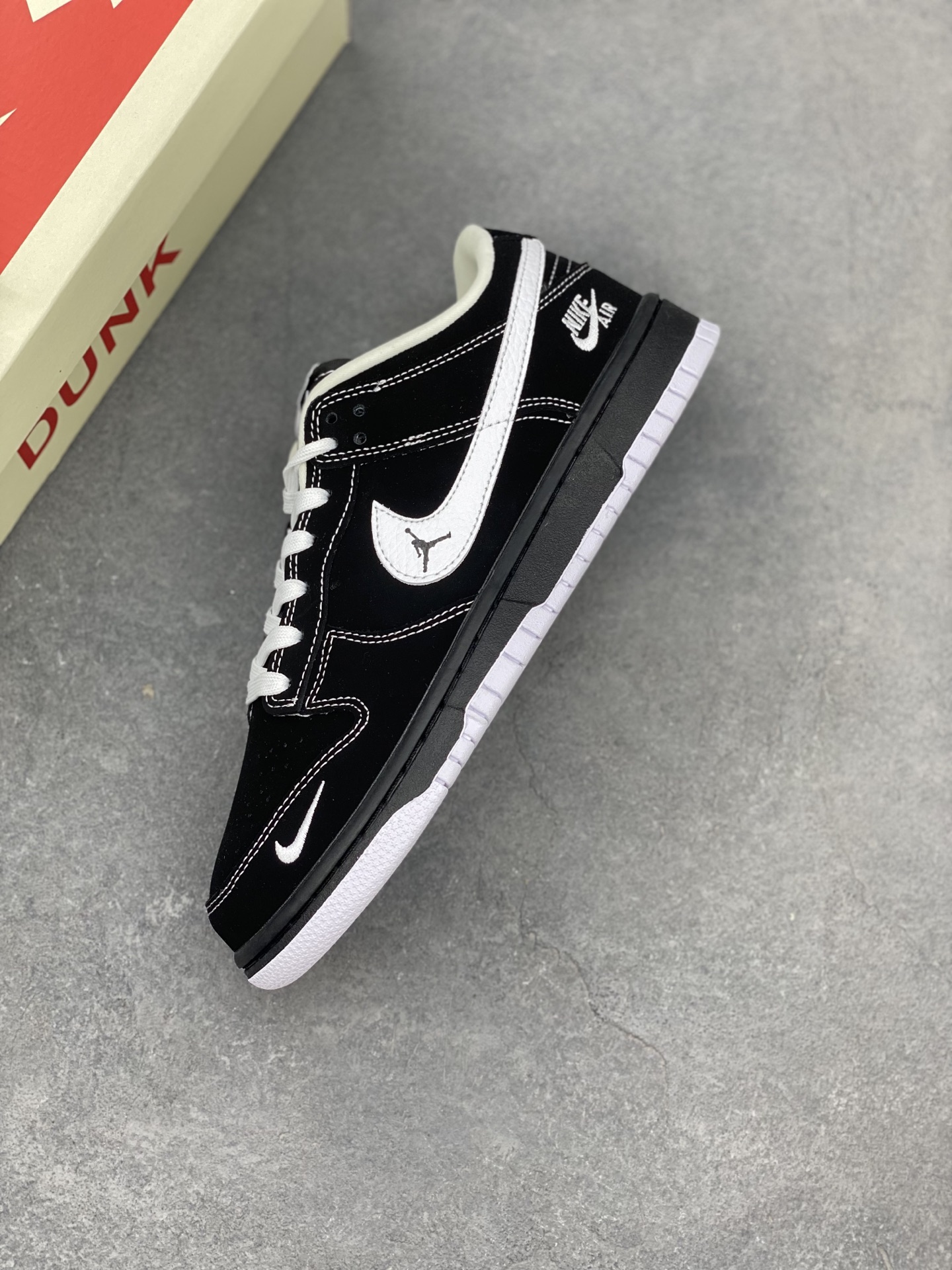 Nike SB Dunk Low x Supreme Black White Sneaker - Premium Quality 8 i1749141136146 2541 0 6