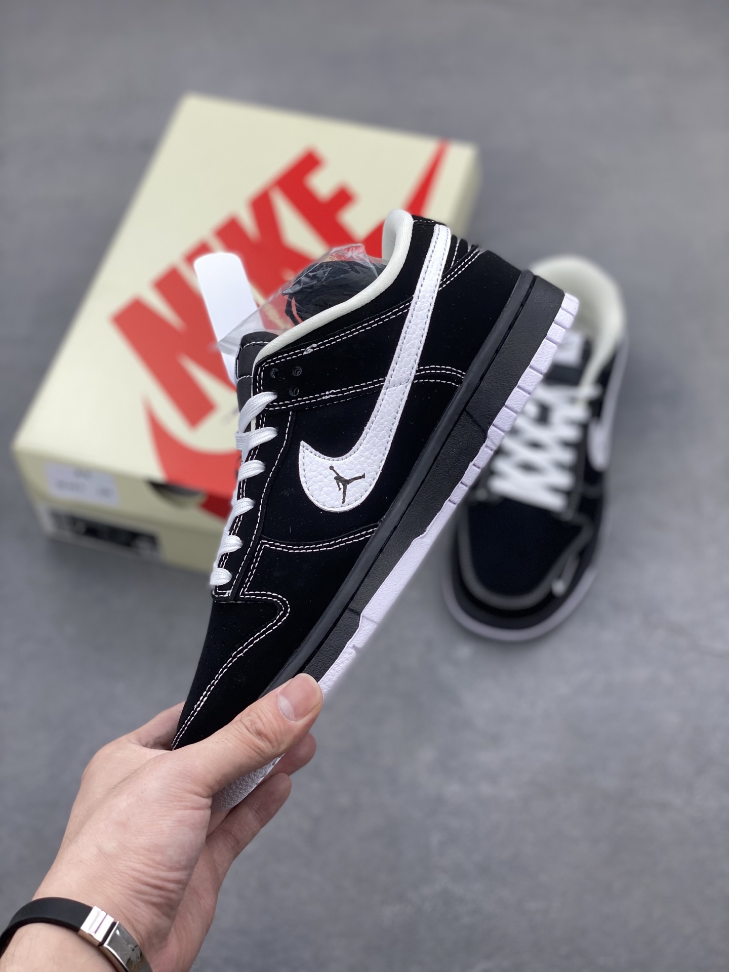 Nike SB Dunk Low x Supreme Black White Sneaker - Premium Quality 4 i1749141136752 4973 0 2