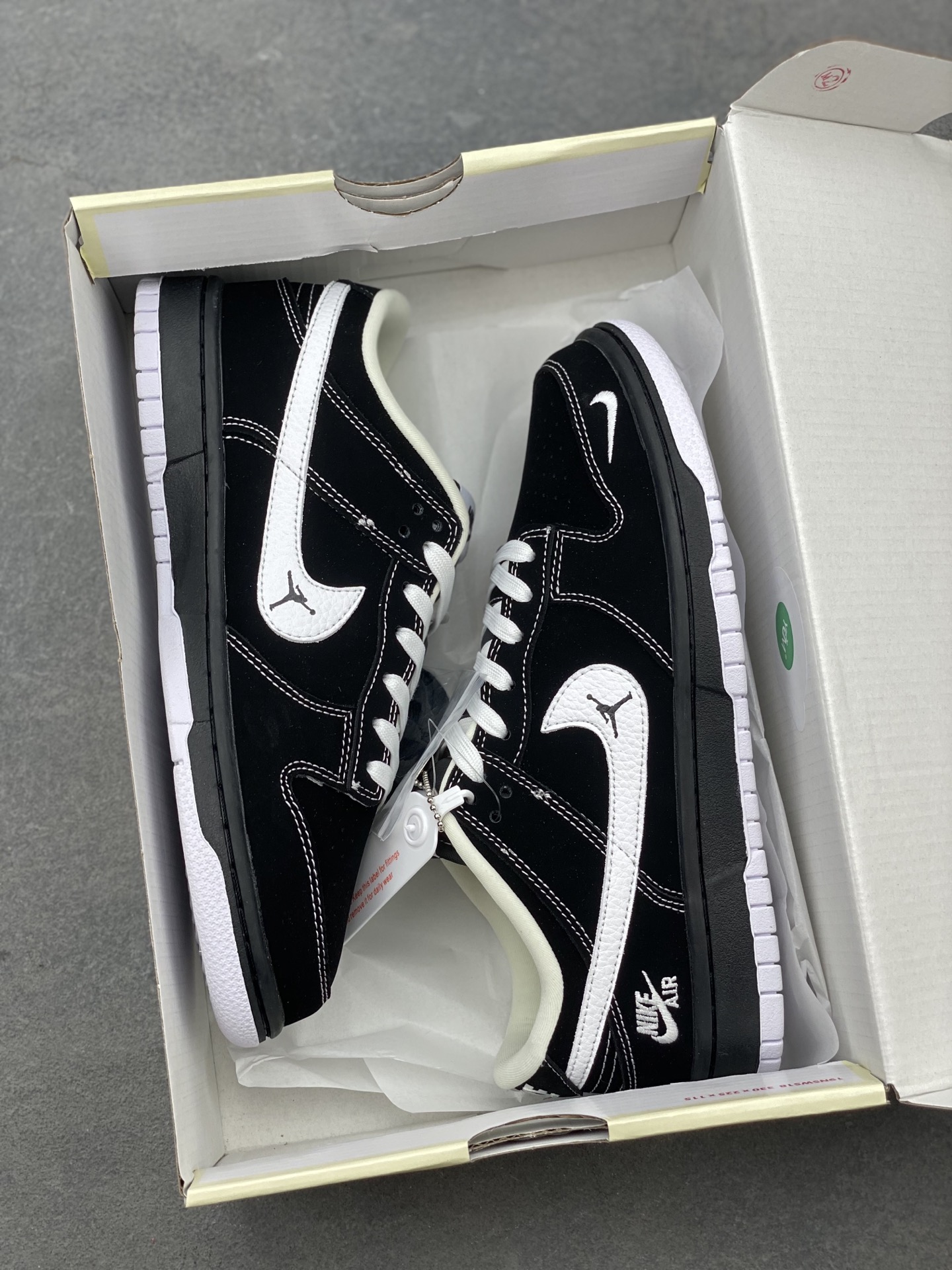 Nike SB Dunk Low x Supreme Black White Sneaker - Premium Quality 10 i1749141139307 6808 0 8
