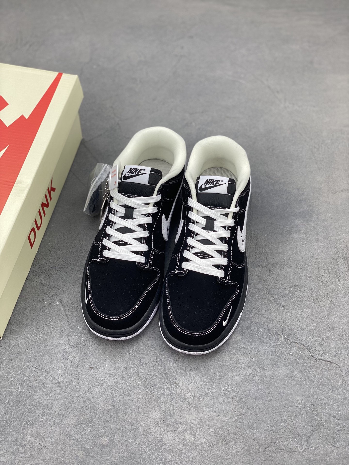 Nike SB Dunk Low x Supreme Black White Sneaker - Premium Quality 9 i1749141140112 2255 0 7