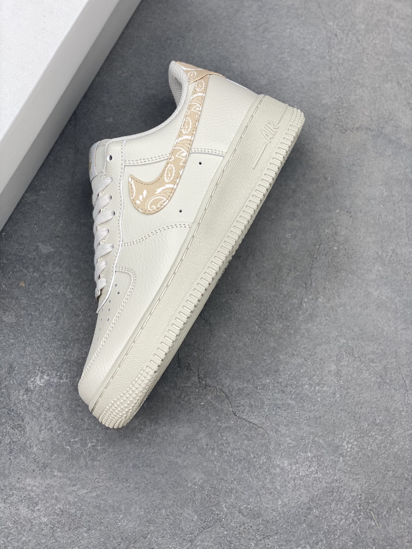 Nike Air Force 1 '07 Low Beige Paisley Sneakers IH2051-072 8 i1749410361204 9687 0 6