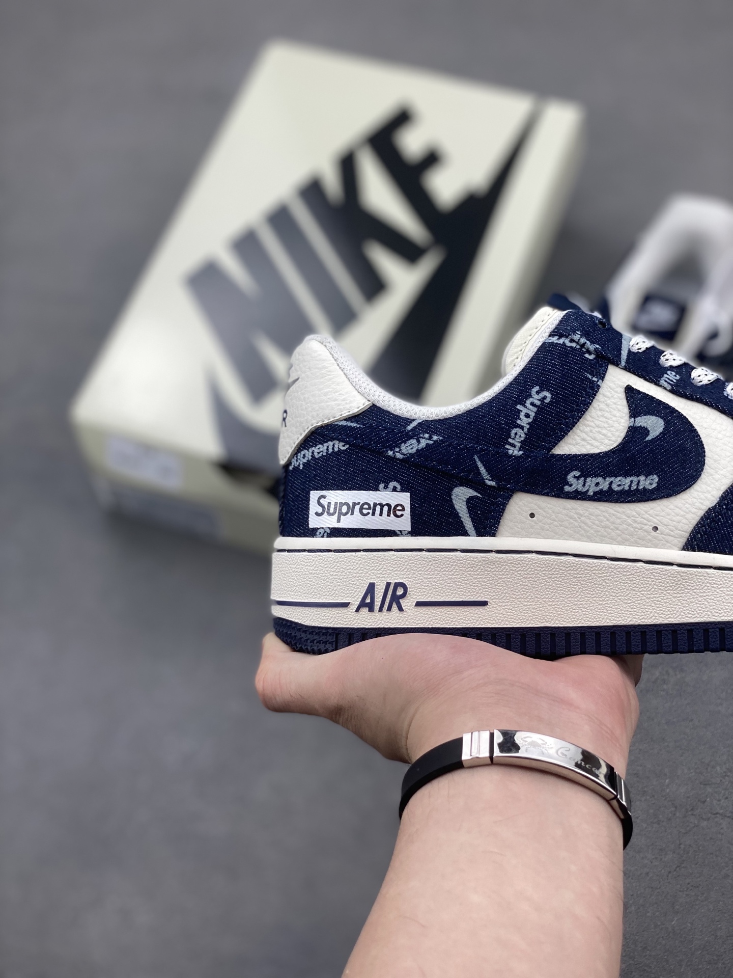 Nike Air Force 1 '07 Low Sneakers - Limited Edition with Supreme Detailing 6 i1749572465723 837 0 4