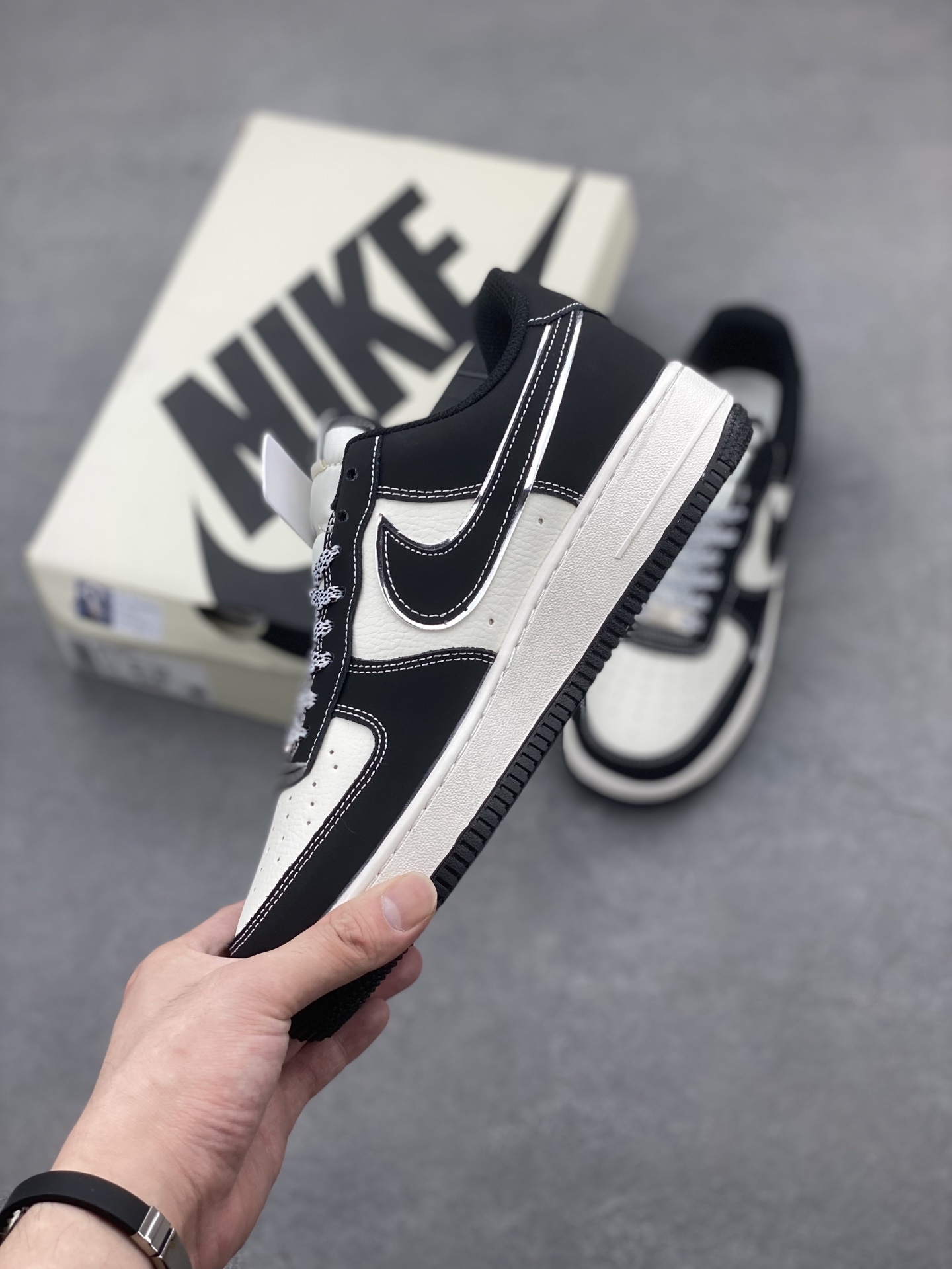 Nike Air Force 1 '07 Low Black and White Limited Edition Sneakers 4 i1749572509009 325 0 2