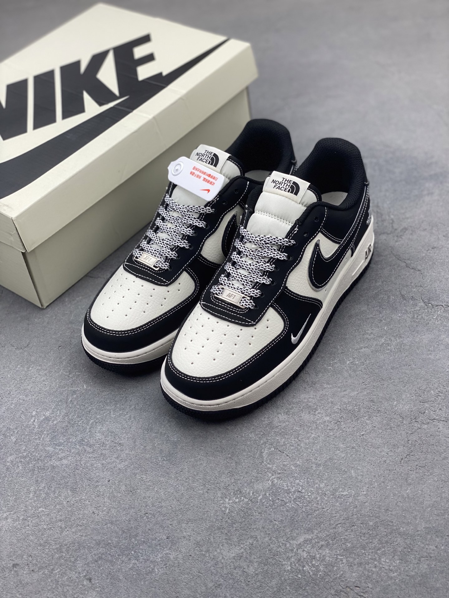 Nike Air Force 1 '07 Low Black and White Limited Edition Sneakers 9 i1749572509711 615 0 7