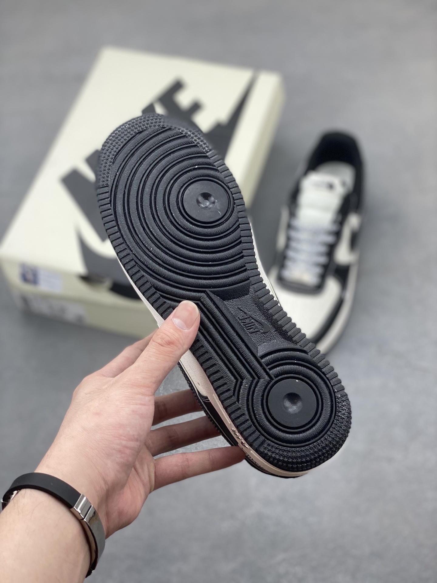 Nike Air Force 1 '07 Low Black and White Limited Edition Sneakers 7 i1749572510239 3587 0 5