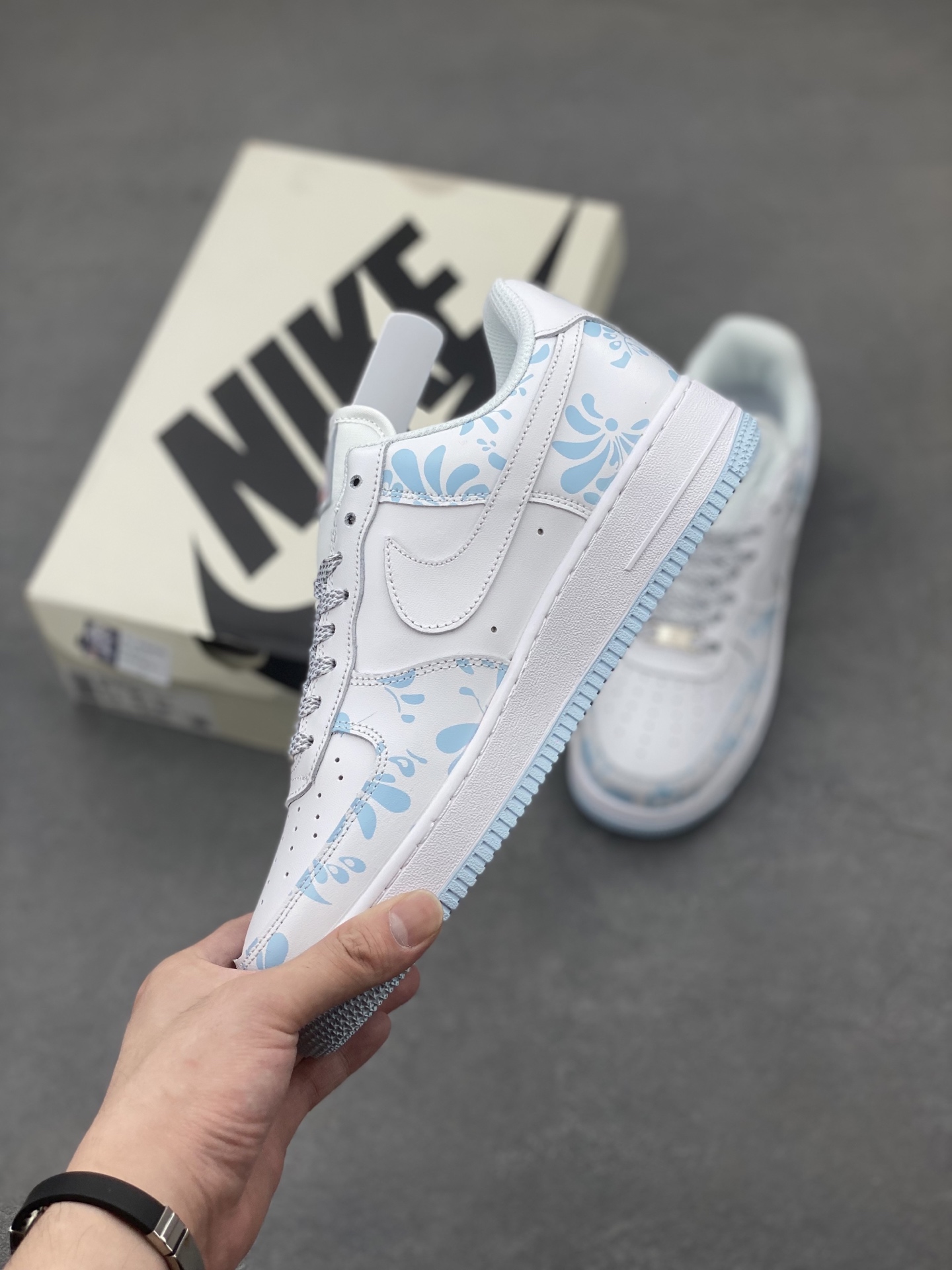 Nike Air Force 1 '07 Low White/Blue Floral Sneakers Limited Edition 4 i1749572562371 9869 0 2