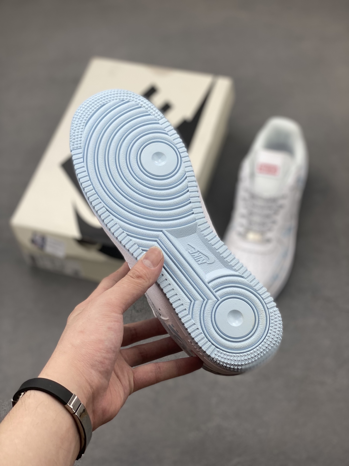 Nike Air Force 1 '07 Low White/Blue Floral Sneakers Limited Edition 7 i1749572563083 8752 0 5