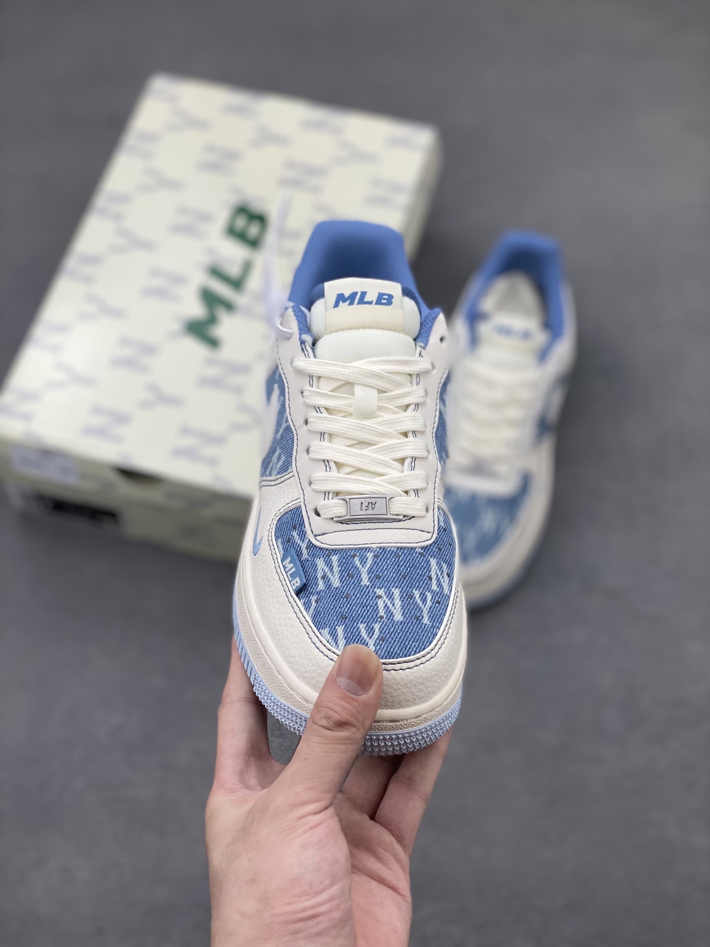Nike Air Force 1 '07 Low Sneakers - Limited Edition MLB New York Yankees Design 3 i1749572673062 6915 0 1