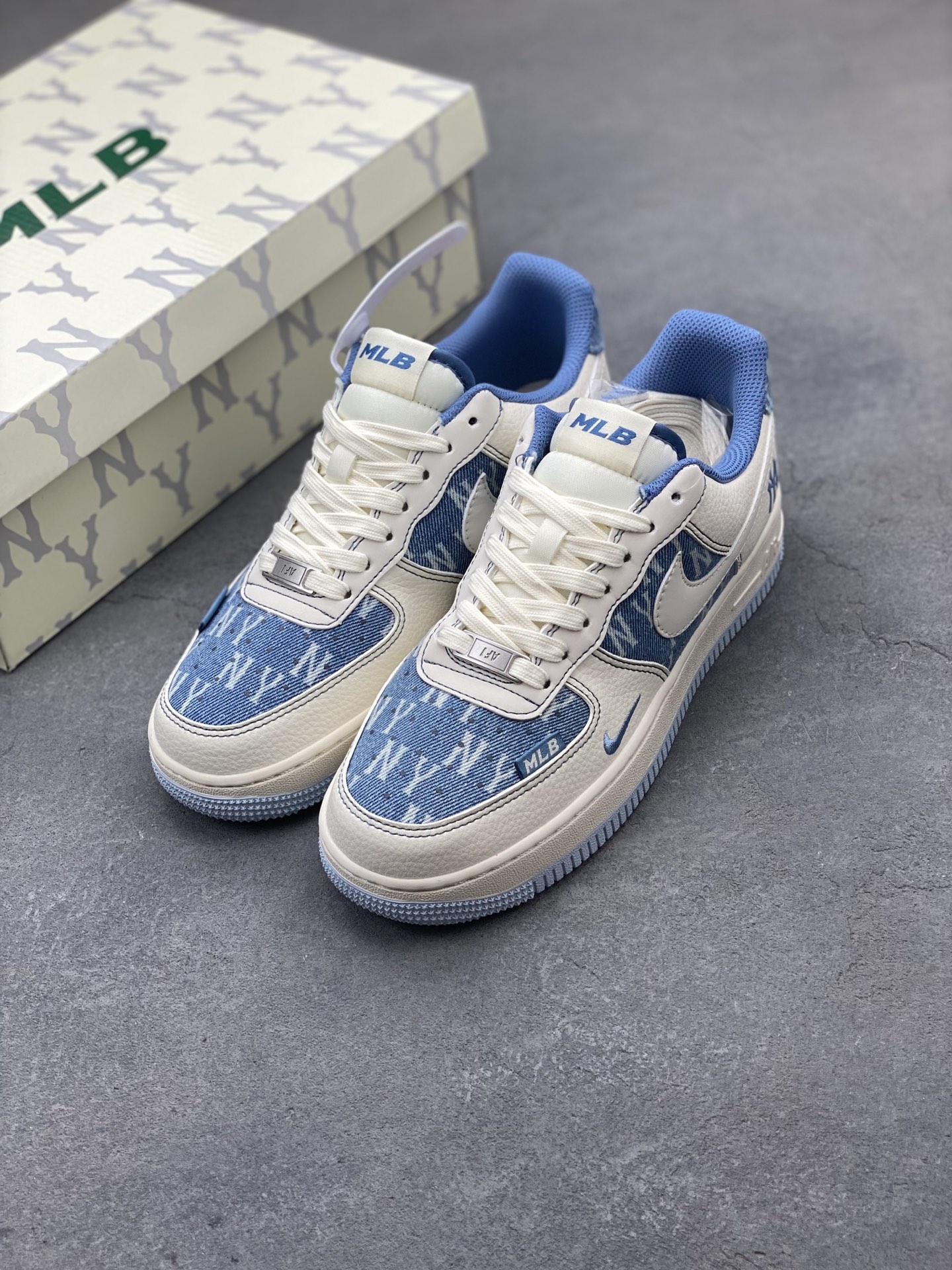 Nike Air Force 1 '07 Low Sneakers - Limited Edition MLB New York Yankees Design 9 i1749572683333 635 0 7