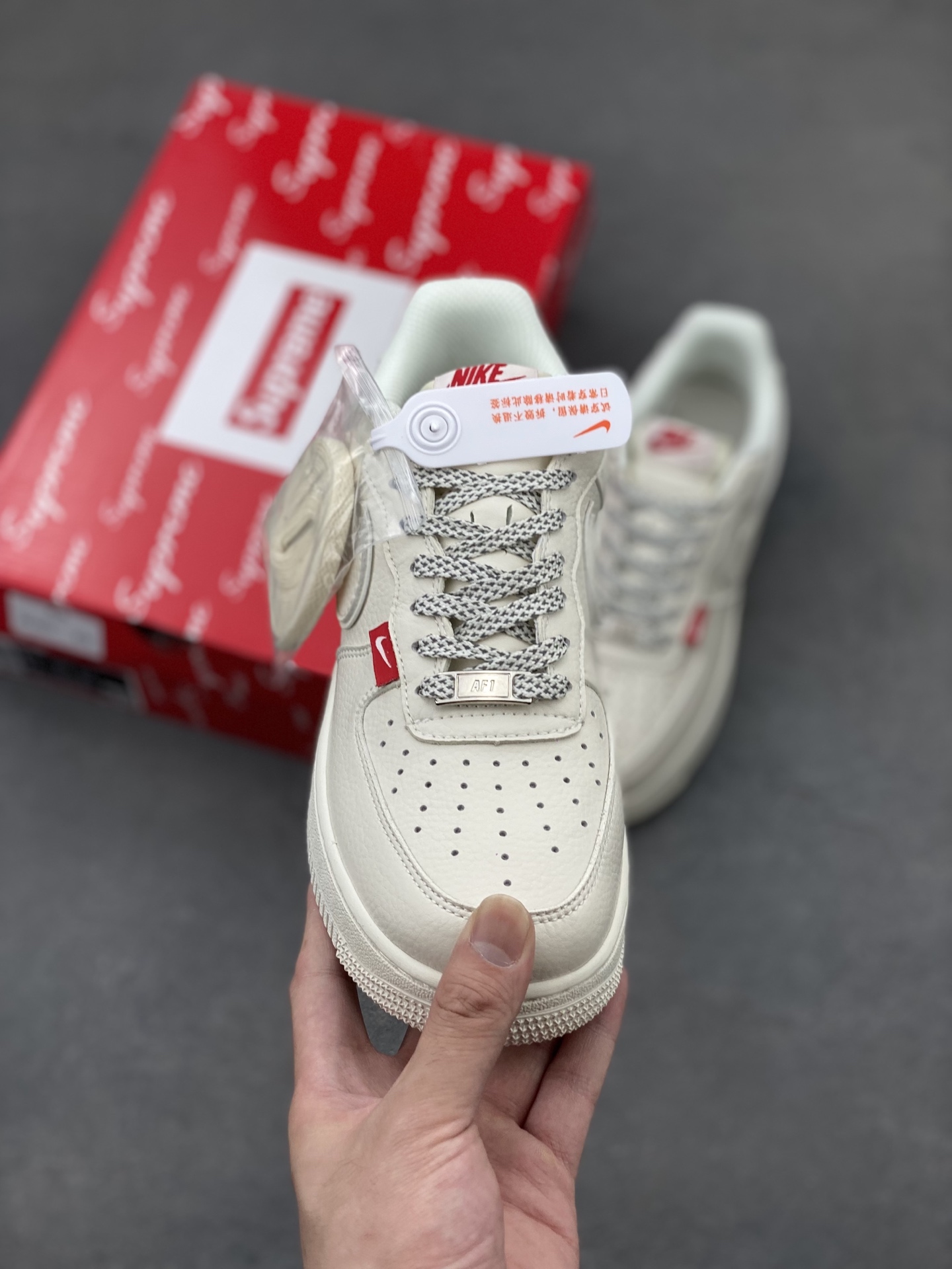 Nike Air Force 1 '07 Low Supreme,Limited Edition Sneakers 3 i1749572780403 7547 0 1