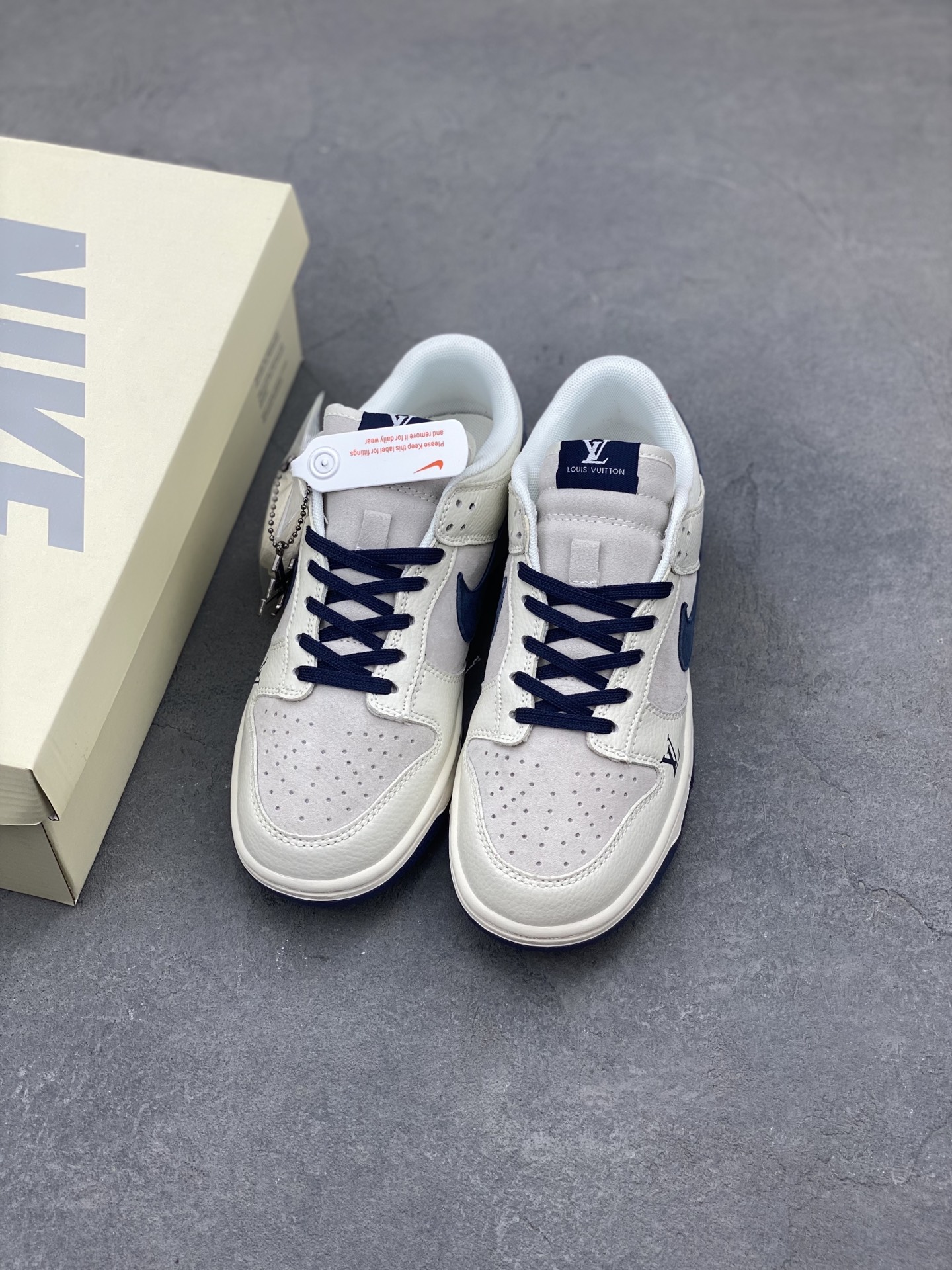Nike SB Dunk Low Louis Vuitton Collaboration Custom Casual Sneakers 8 i1749573666886 4804 0 7