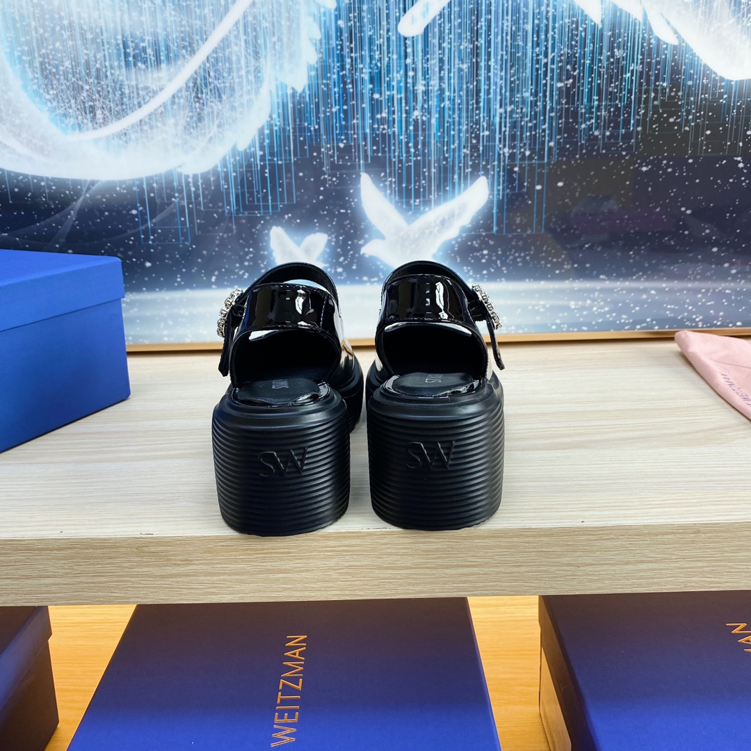 Stuart Weitzman SW24’s New Sandals: Classic Style with Comfortable Sheepskin Lining - 图片 8