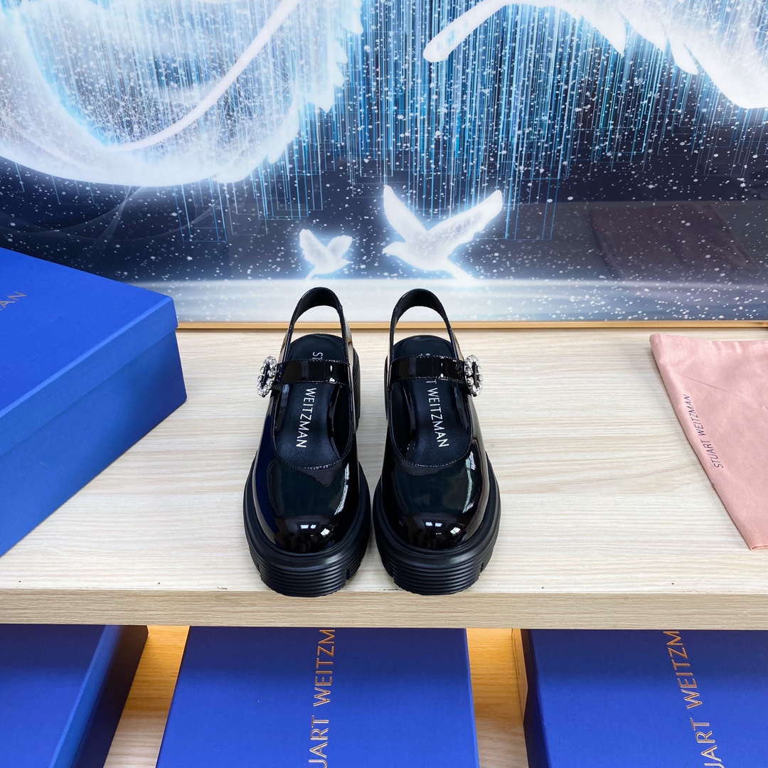 Stuart Weitzman SW24’s New Sandals: Classic Style with Comfortable Sheepskin Lining