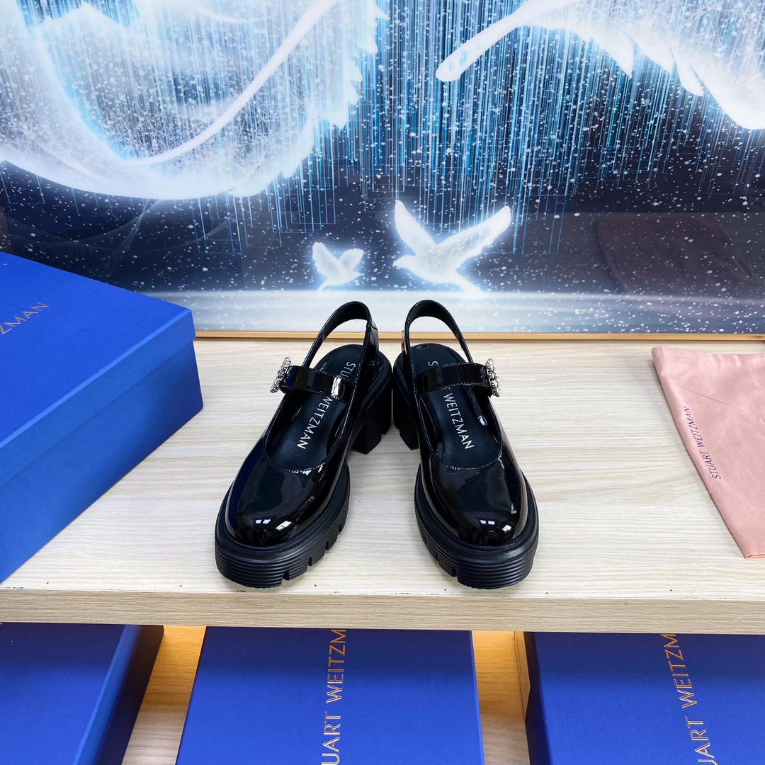 Stuart Weitzman SW24’s New Sandals: Classic Style with Comfortable Sheepskin Lining - 图片 3