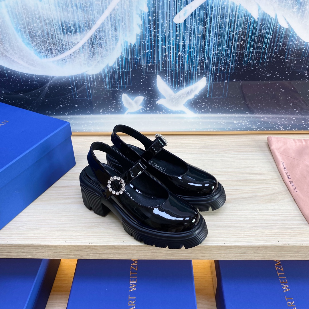Stuart Weitzman SW24’s New Sandals: Classic Style with Comfortable Sheepskin Lining - 图片 2