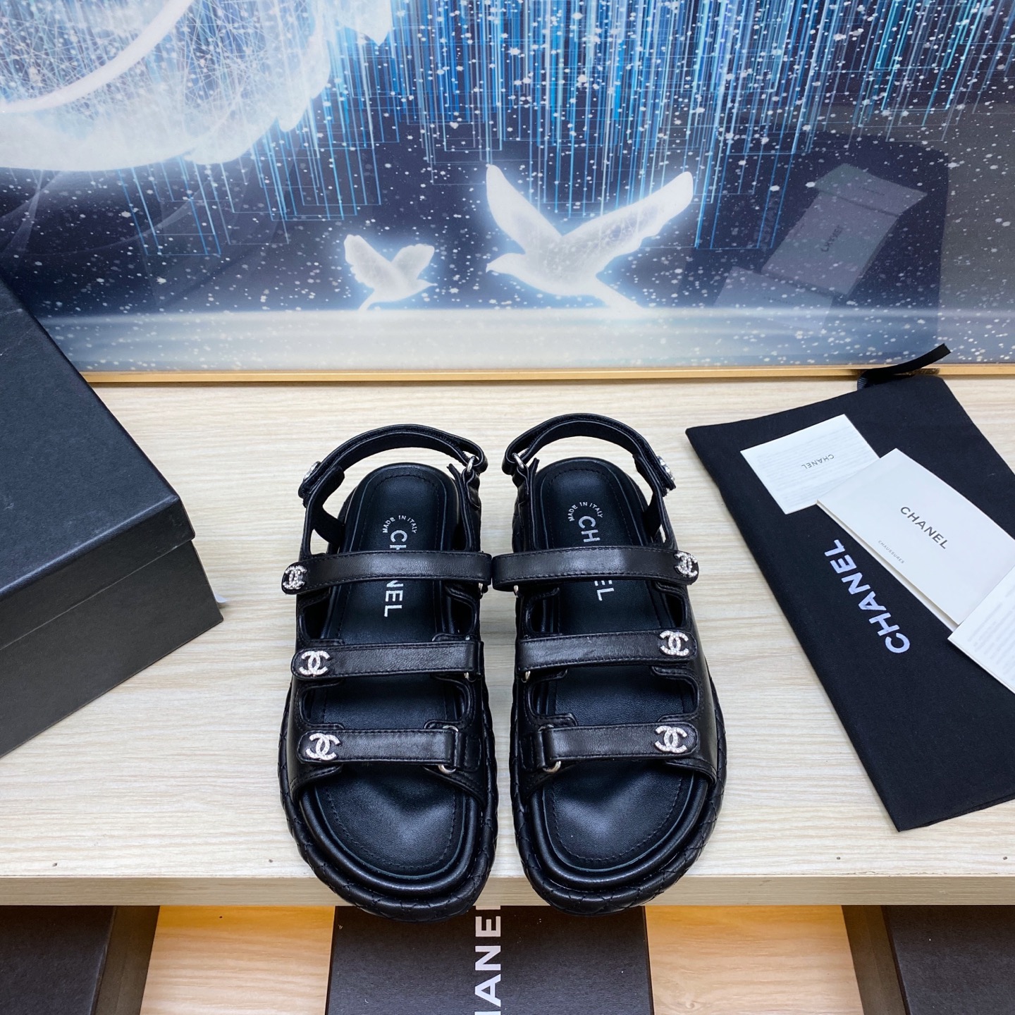 NO:260045,Sandals * 25C ​​Spring and Summer Classic!  Beach shoes are booming on the entire network!  The latest model in the counter is still made me willing to buy it. Only by buying it will you know its fashion. Popular and popular models must be ranked. All four seasons of matching are invincible. Various bloggers and internet celebrity styles are all visible. Super recommended models!  This series is available now. Buy for 10,600!  , original material!  Environmentally friendly sheepskin!  Welcome to compare!  Official catalogue: 35-40 codes (41,42 custom-made, no return or exchange) are all equipped with top-level counter-level packaging!  ,slippers sandals,sandals,slippers,sheepskin19860909凉鞋 * 25C 春夏经典款！ 沙滩鞋全网爆爆爆！专柜最新款,上脚依然让我心甘情愿剁手入,购入手才会知道它的时髦,人气爆款必须得有它排名,四季搭配都无敌了,各种博主、网红范搭配尽显眼前,超级推荐款！本系列现已发售. 以10600购入！, 原版材料！环保羊皮里！欢迎对比！官方目录 码数35-40（41,42定做不退不换） 均配顶级专柜级包装！,拖鞋凉鞋,sandals,slippers,sheepskin,Women's Shoes