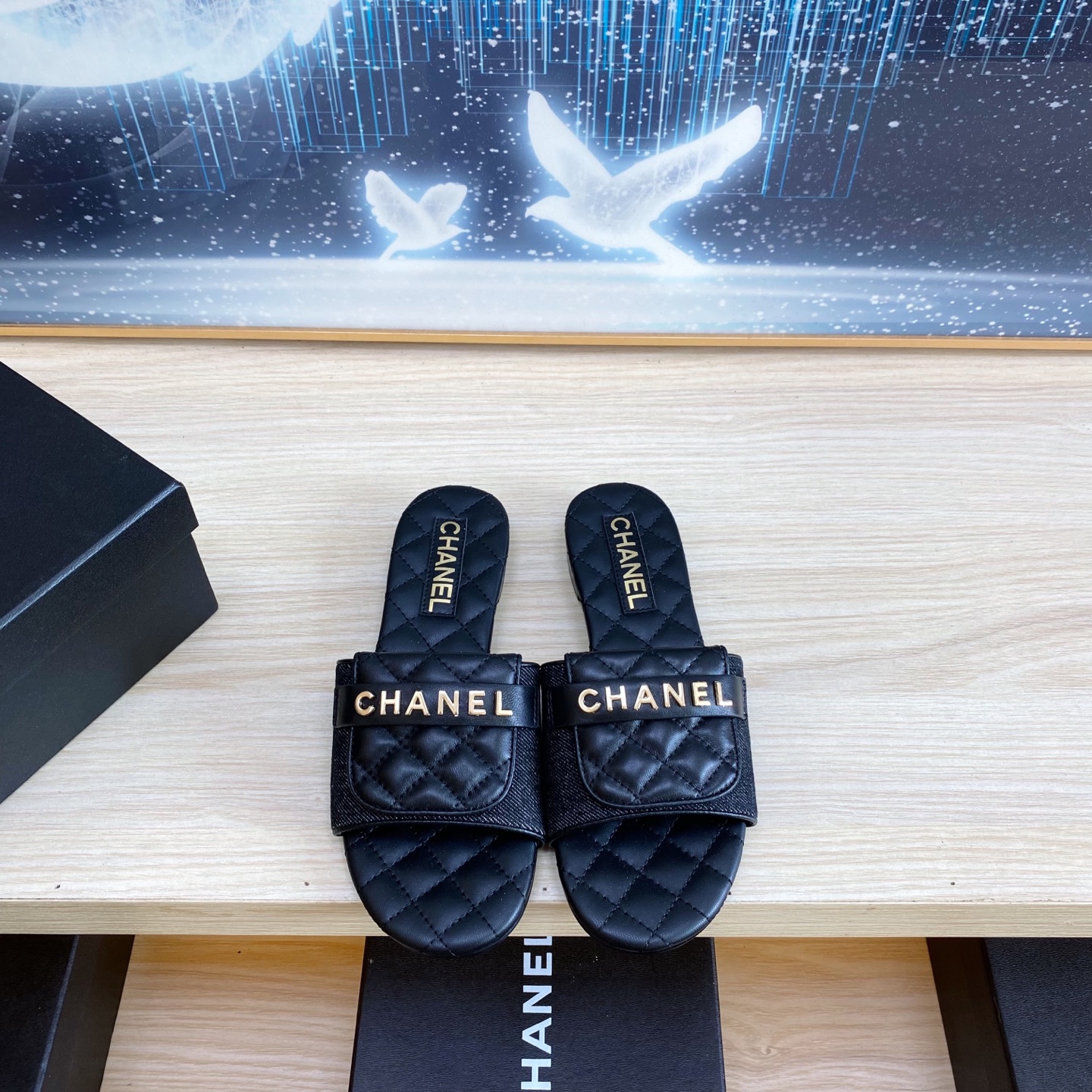 NO:260050,Xiaoxiang official website synchronized the higher version CHANEL 2025 latest model, original one-to-one development, must-have hot products for Xiangjia in spring and summer, goddess series, with the elegant and famous temperament of Xiangjia, super durable, irresistible, irresistible upper Chanel custom material imported sheepskin (the original version is consistent) Italian imported leather sole Standard code 35-41 (40 41 custom made without return or exchange), slippers, chanel, chanel, chanel, slippers, sheepskin, Leather soles19860909小香官网同步高版本 CHANEL 2025最新款,原版一比一开发 春夏季香家必备爆款,女神系列,拥有香家特色优雅名媛气质,超级耐看,让人无法抗拒 鞋面香奈儿定制材料 内里脚进口羊皮（原版一致） 意大利进口真皮大底 标准码 35-41（40 41定做不退换）,拖鞋,chanel,chanel,chanel,slippers,sheepskin,Leather soles,Women's Shoes