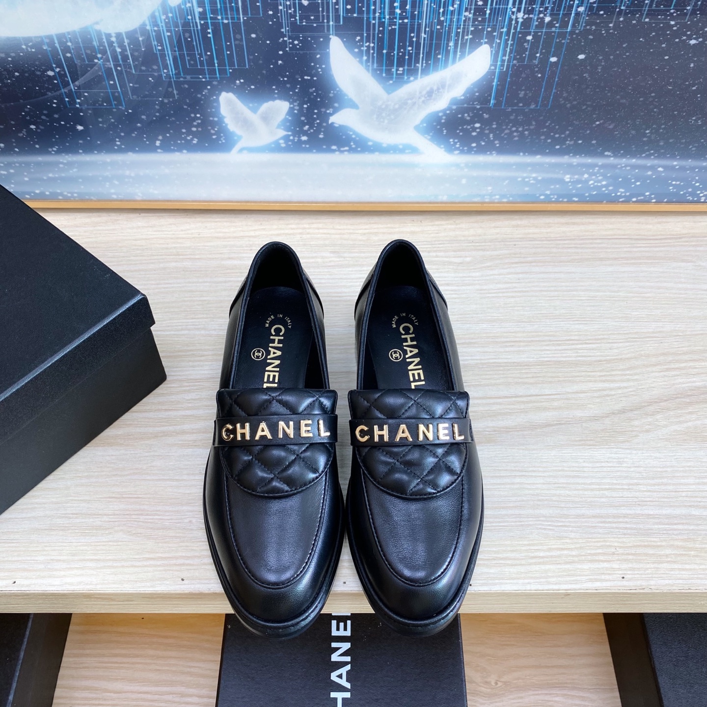 NO:260048,Xiaoxiang is a must-have item for this autumn and winter!  !  Chanel's autumn and winter heavy industry hot product, Xiaohongshu is highly recommended, it looks good no matter how you match it, and it is a must-have for fashionable things. Chanel's women love simple but irresistible combinations show unique styles of dressing, free mixing and matching, and keep up with the fashionable pace of Grandma Shixiang!  !  !  Exquisite details enlarge the original mold opening hardware buckle. Top version purchasing level is created ★The upper is made of original custom cowhide, sheepskin lining, sheepskin footbed, rubber sole, size 35-39 (customized for 40 and 41), loafers, chanel, loafers, cowhide, sheepskin19860909小香 本季秋冬季必备单品！！ 香奈儿秋冬重工爆款 小红书力推款,怎么搭配都好看,时髦精必备,香奈儿女士钟爱简约又难以抗拒系搭配展现与众不同的穿搭风格、自由混搭闪耀到位跟紧香奶奶时尚步伐！！！精致细节放大看原版开模五金扣 顶级版本代购级别打造★鞋面采用原版定制牛皮,羊皮内里,羊皮垫脚,橡胶底,码数35-39（40、41定做）,乐福鞋,chanel,loafers,cowhide,sheepskin,Women's Shoes