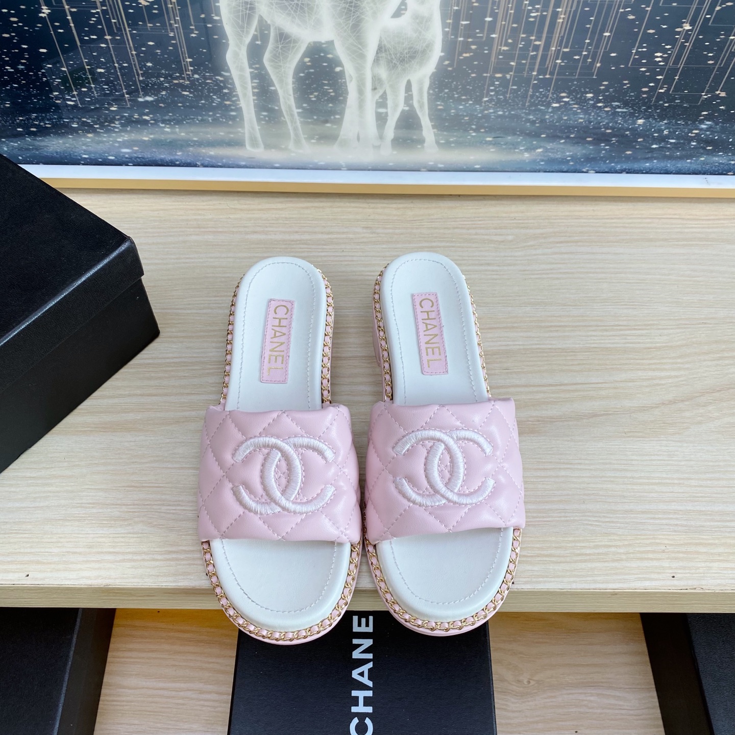 NO:260046,★★★★★★ Many celebrities are popular with a versatile series that domestic and foreign bloggers are popular. A must-have for spring and summer wardrobe matching. Sandals are the first choice. Upper imported super soft sheepskin inner lining: imported crystal sheepskin lining, original genuine leather sole Shoe size: 35-39 (40, 41, customized, non-return and exchange) Delivery luxury latest counter synchronous packaging, slippers, sandals, slippers, sheepskin19860909★★★★★ 众多明星网红上脚,国内外博主刷爆的一个百搭系列,春夏衣橱搭配必备 凉鞋首选. 鞋面进口超柔羊皮 内里: 进口水晶羊皮内里 大底原版真皮底 鞋码: 35-39（40、41、定做不退换） 配送豪华最新专柜同步包装,拖鞋,sandals,slippers,sheepskin,Women's Shoes