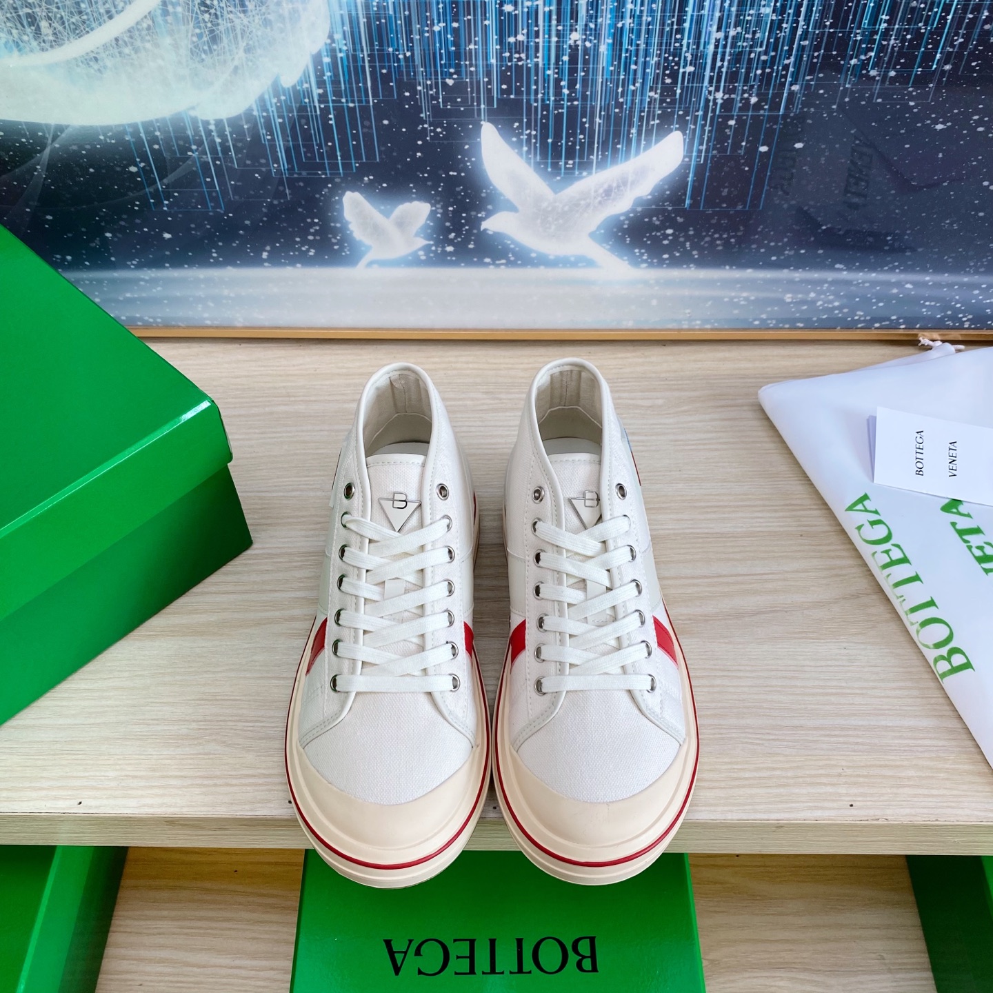 NO:260042,High-top (men's size  10) BVOrbit's latest show style, original board 1:1 developed, classic color-blocking elements! It is the biggest highlight of this shoe, the eye-catching but not exaggerated design, super daily and cool, it is super versatile, no matter it is paired with pants, sweatshirts or skirts, it looks good no matter how you wear it, the more you like it, the more you look at it, the more you like it Outsole: Original outsole Color: 4 colors Size: Women 35-40 Men 39-44, casual shoes/sports shoes, bottega veneta, sneakers, hoodie, sweatshirts, skirts19860909高帮（男码 10） BVOrbit年最新走秀款 原板1:1开发 经典拼色元素!是这款鞋子最大的亮点,醒目而不浮夸的设计,超日常超酷,无论搭配裤子卫衣或裙子都超级百搭,怎么穿都好看,越看越喜欢 大底: 原版大底 颜色: 4色 码数: 女35-40 男39-44,休闲鞋/运动鞋,bottega veneta,sneakers,hoodie,sweatshirts,skirts,Women's Shoes