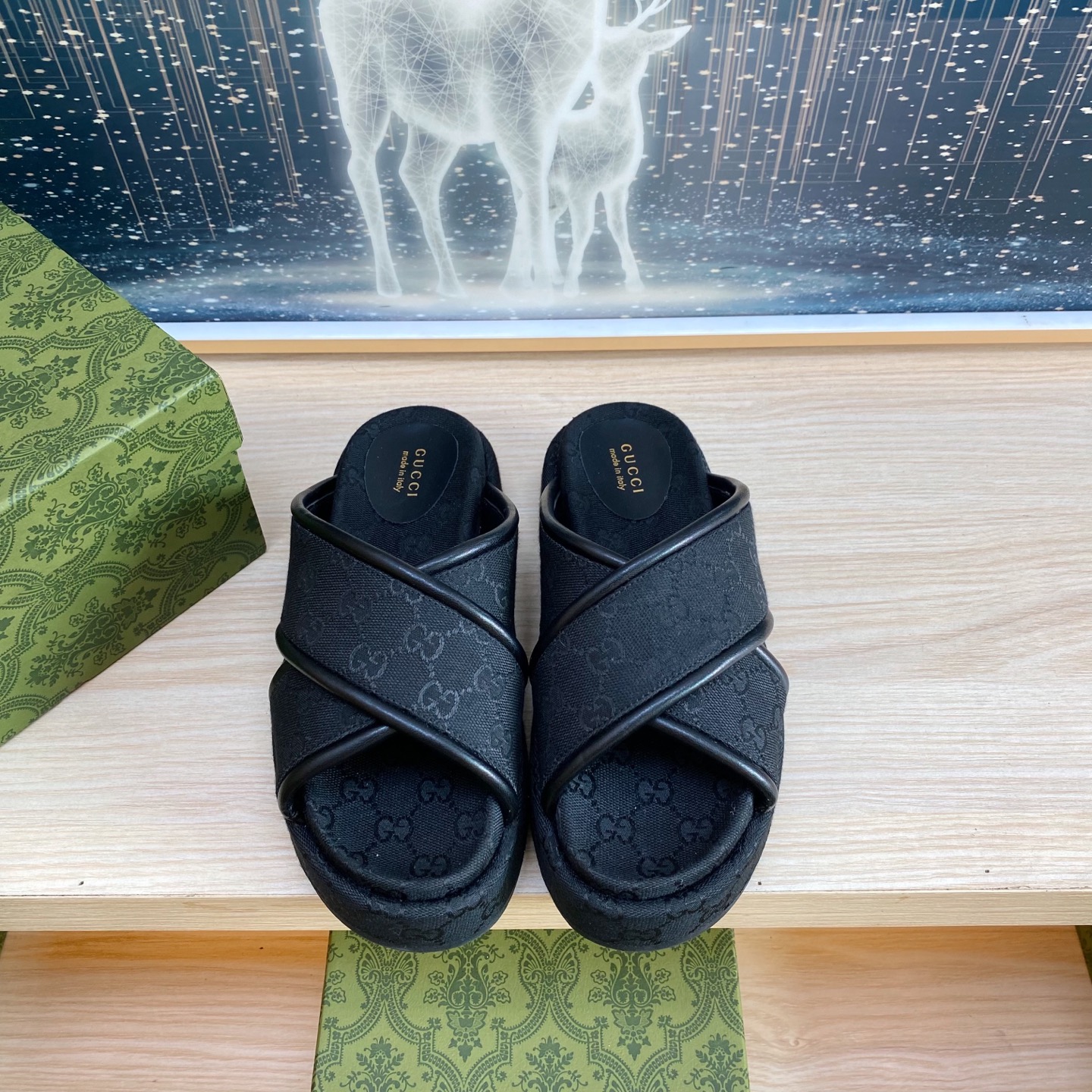 NO:260041,Couple model Gucci GG cross upper Thick-soled sandals Leg-stretching artifact zp one to one restore, all details Material Comfort All the same as the original version Replica scale 98. Size 35-44, slippers, gucci, slippers19860909情侣款 Gucci GG交叉鞋面 厚底凉拖鞋 拉腿增高神器 zp一比一还原,所有细节 材质 舒适度 全部跟原版一样了 复刻度98.码数35-44,拖鞋,gucci,slippers,Women's Shoes