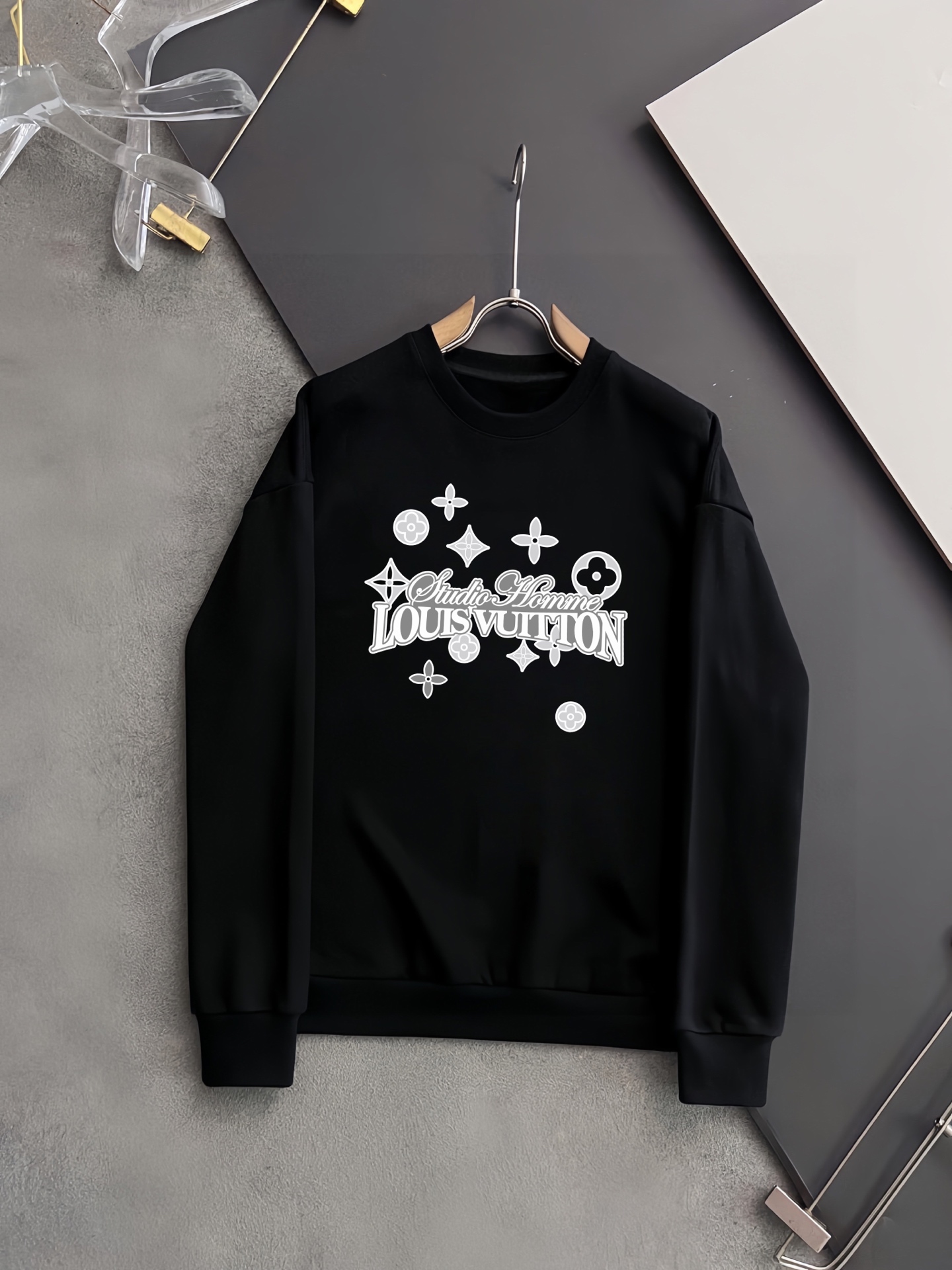 LV 驴牌 走秀新款個性クラシックデザイン 秋冬ラウンドネックスウェット