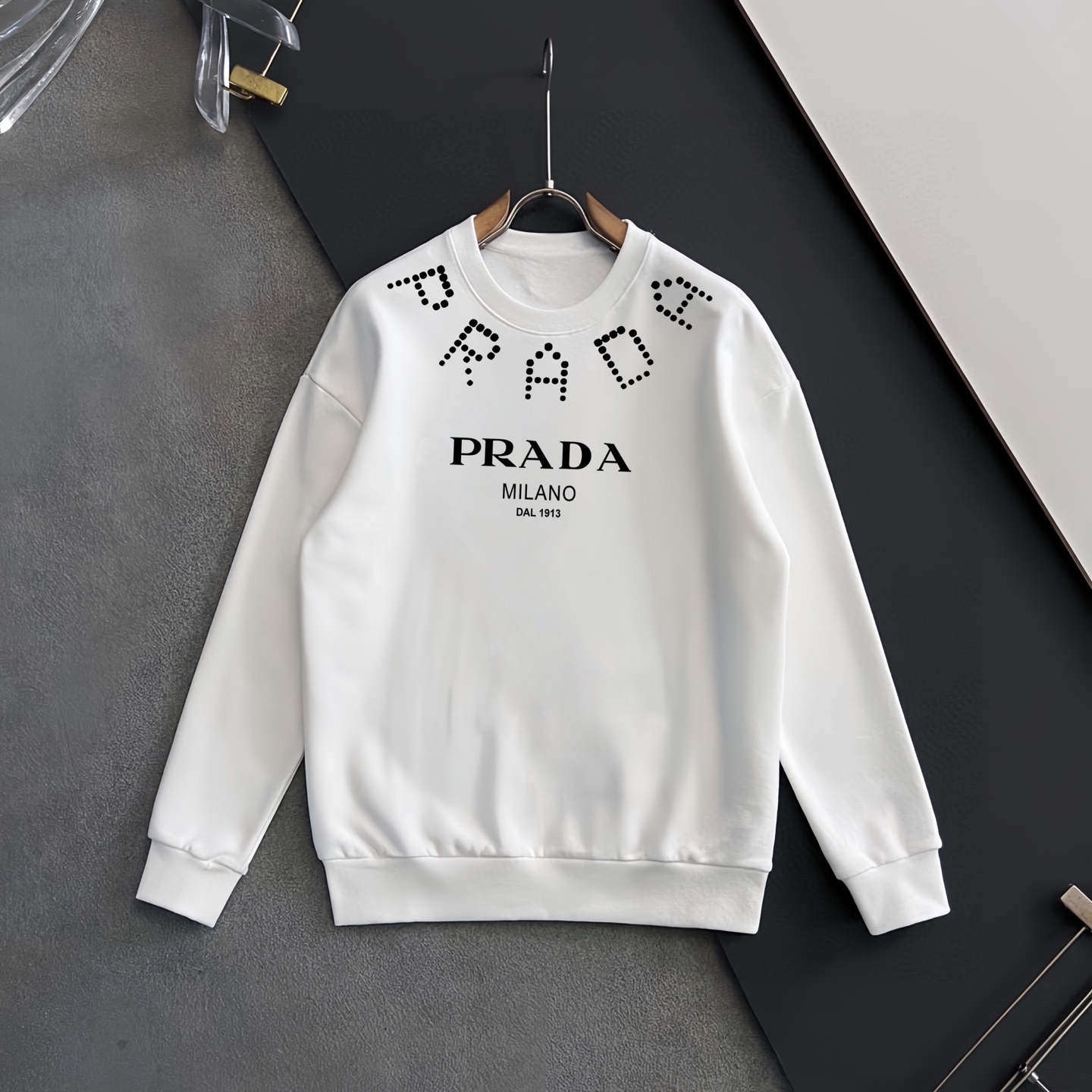 PRADA 秋冬新作 クラシックデザイン コットンラウンドネックスウェット