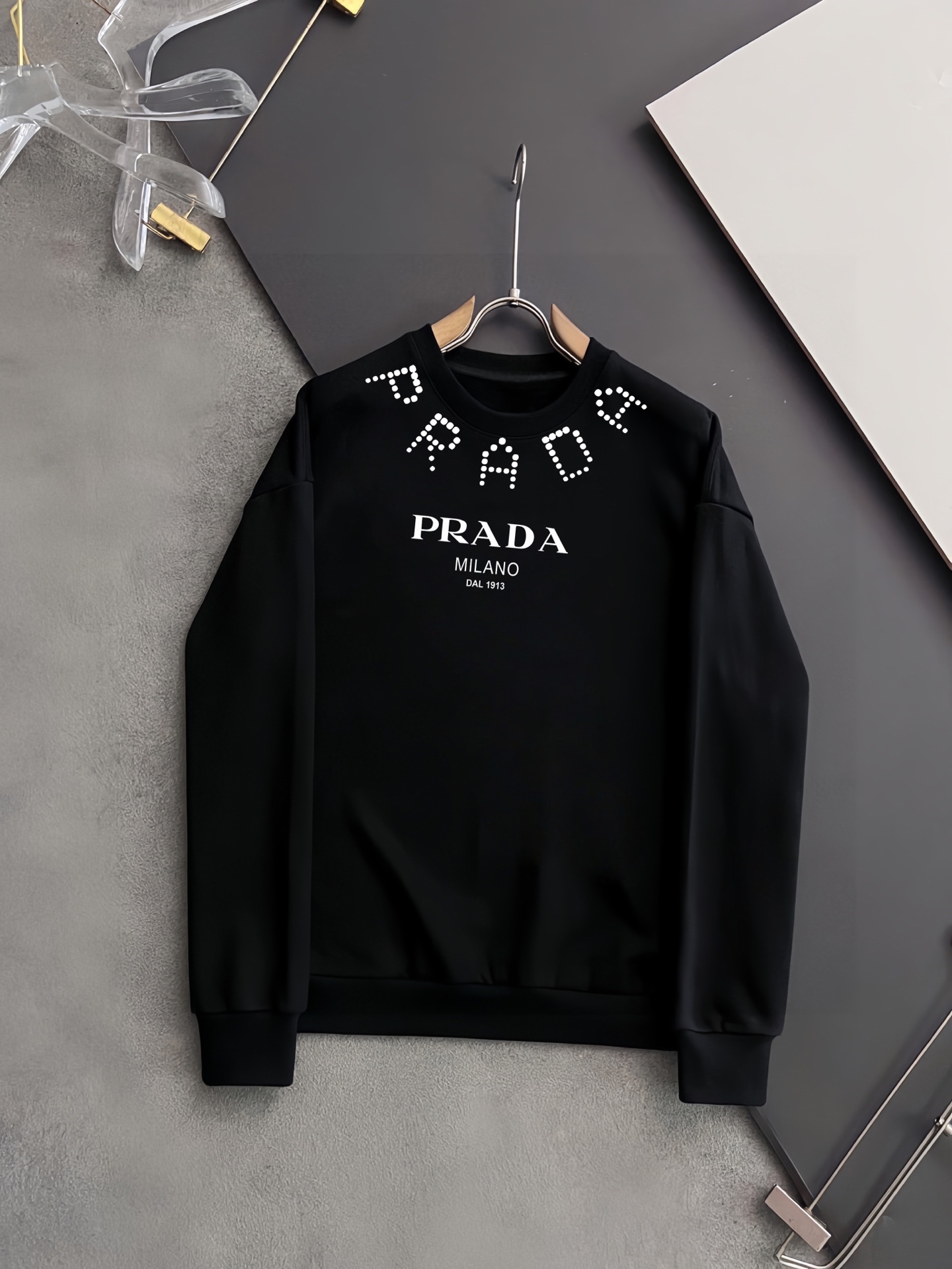PRADA 秋冬新作 個性派デザイン コットンラウンドネックスウェット
