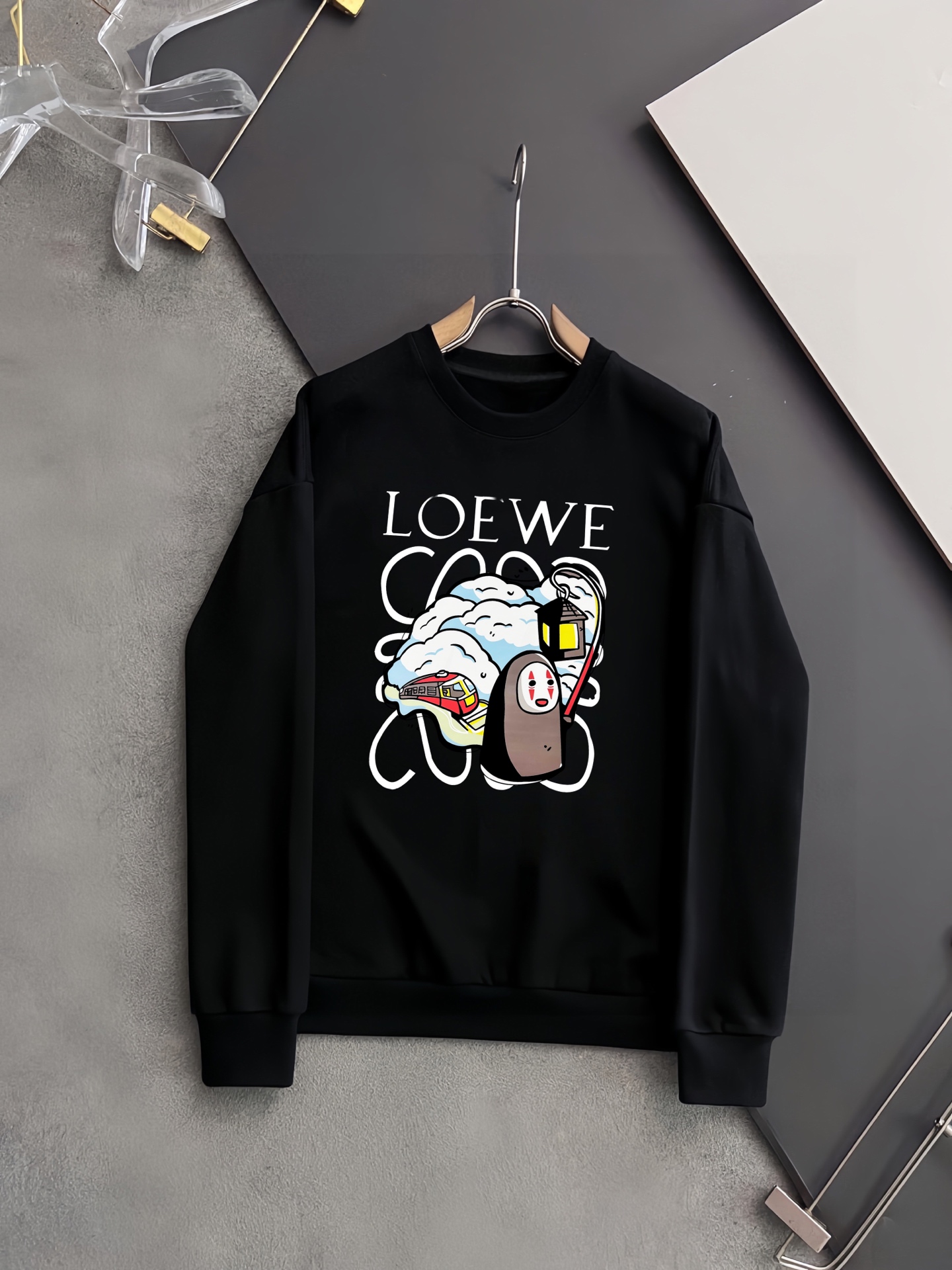 LOEWE ロ意威 秋冬新作 個性派デザイン丸首スウェット