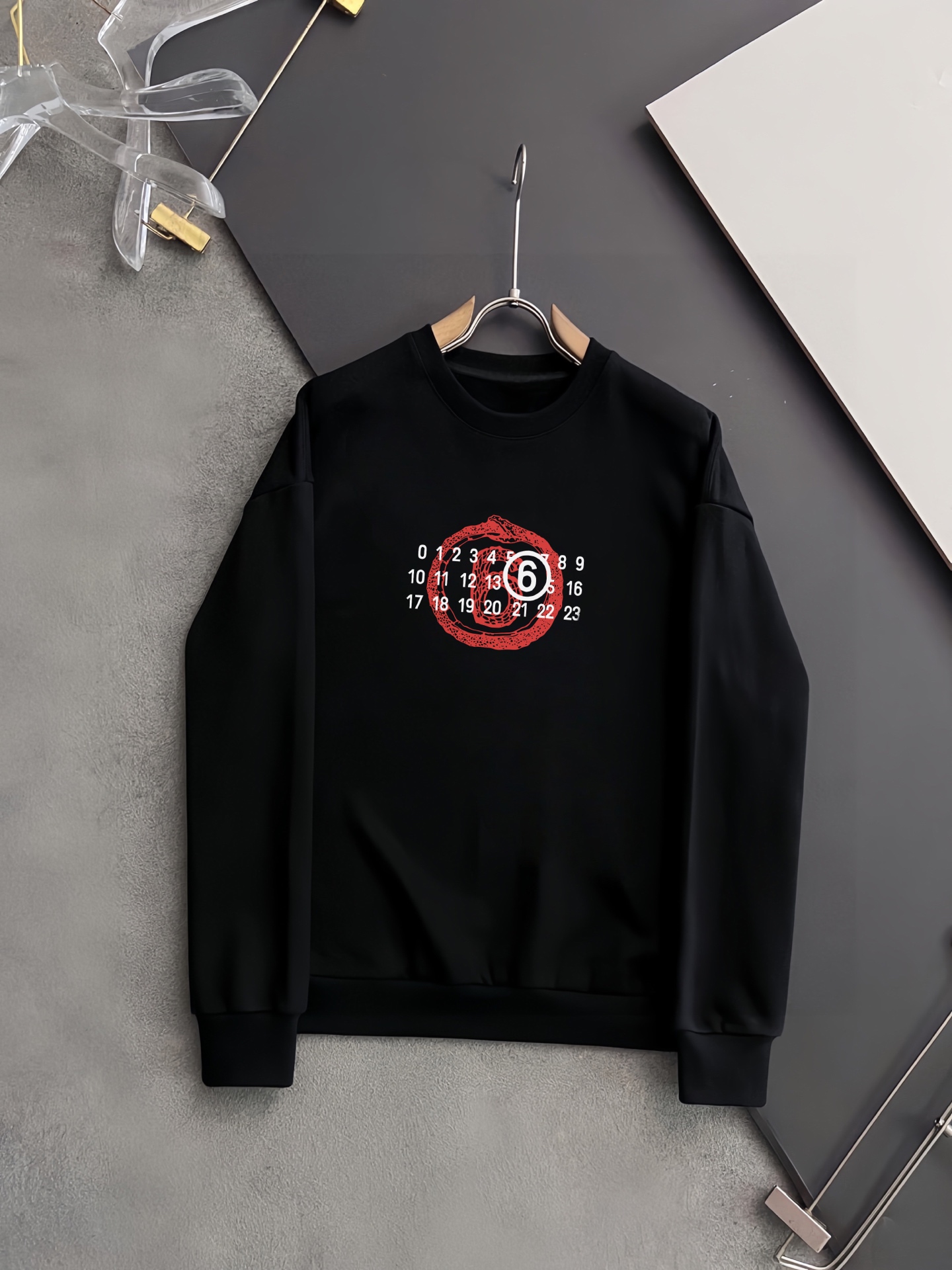 MM6 マジラ 個性派クラシックデザインの純棉スウェット