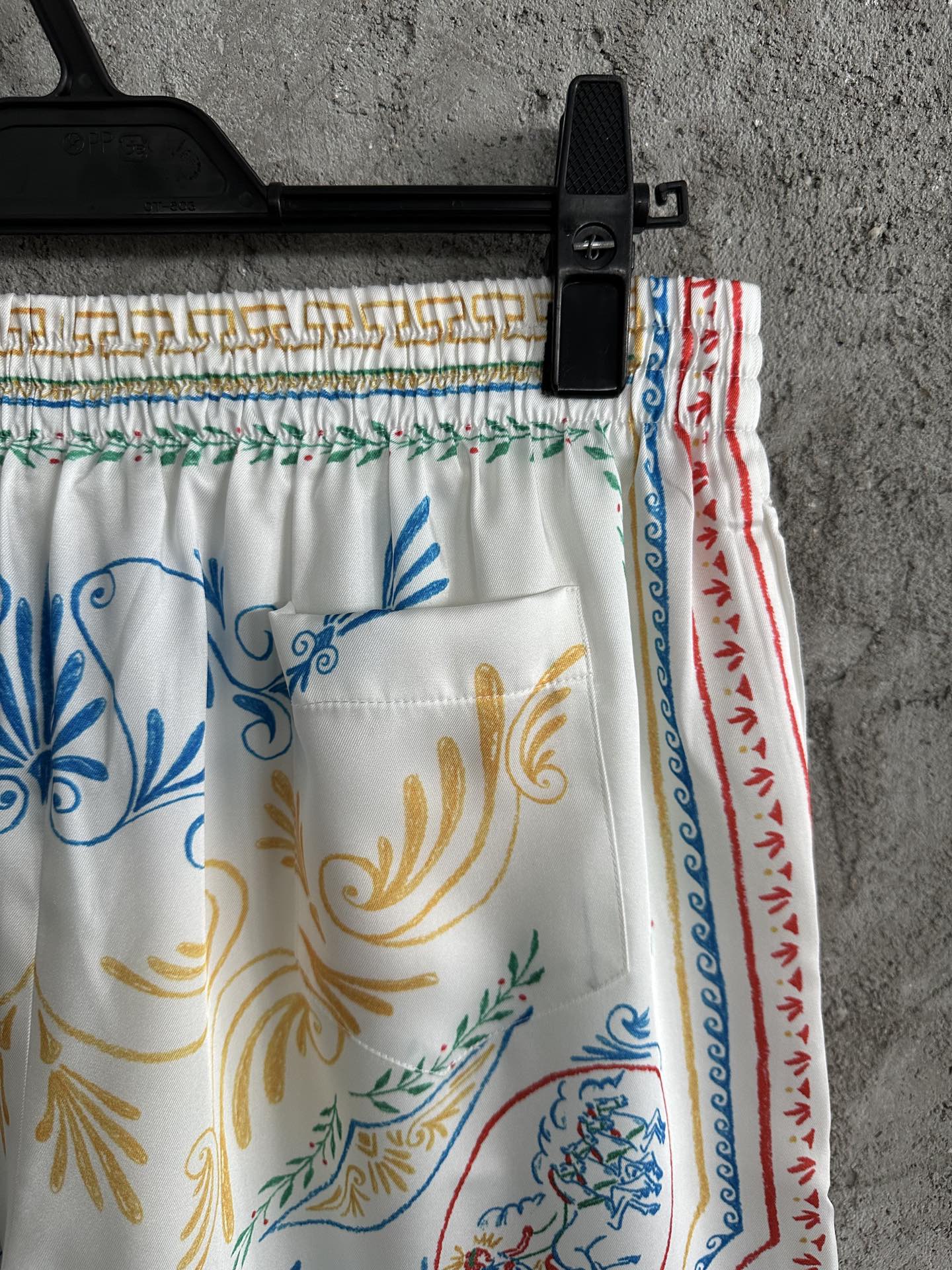 CASABLANCA 2024SS Totem Pattern Silk Shorts Custom Fabric Elastic Waist 9 i1726899518 2381 2